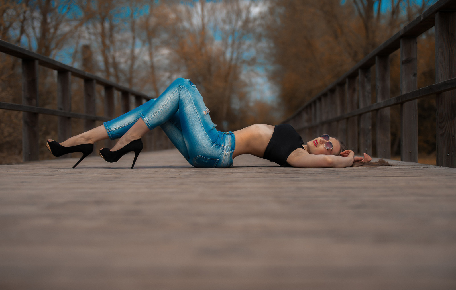 Hintergrundbilder : Frau, auf dem Boden, Auf dem liegenden liegen