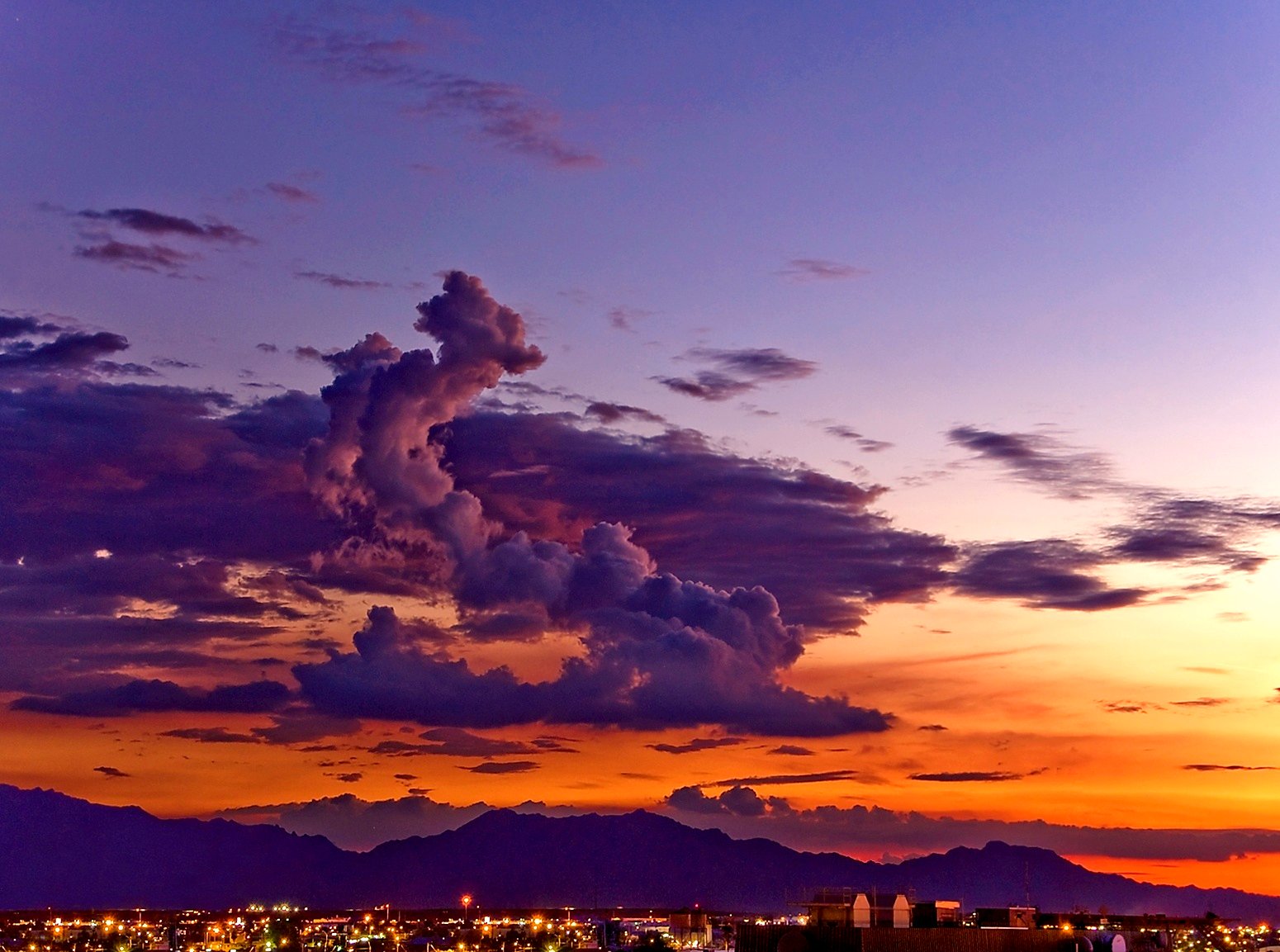 cielo, ultimi bagliori, nube, alba, tramonto, orizzonte, atmosfera, crepuscolo, giorno, atmosfera della terra, mattina, Alba, cielo rosso al mattino, sera, fenomeno, cumulo, luce del sole, fenomeno meteorologico, calma, albero, sfondo del computer, paesaggio