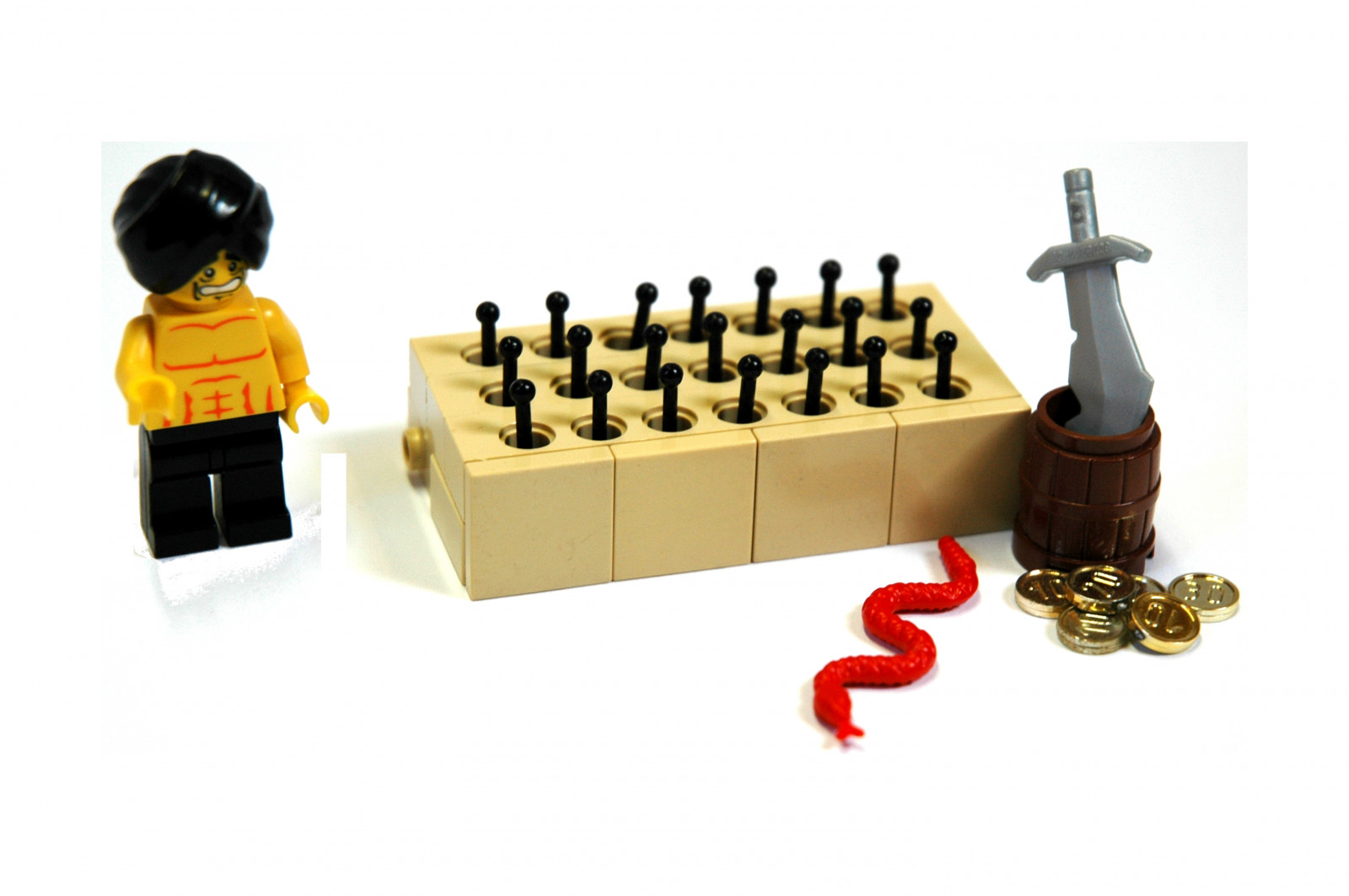 Indie, peníze, postel, Asie, LEGO, had, nehet, hřebíky, meč, špice, hroty, fakír, julandrius