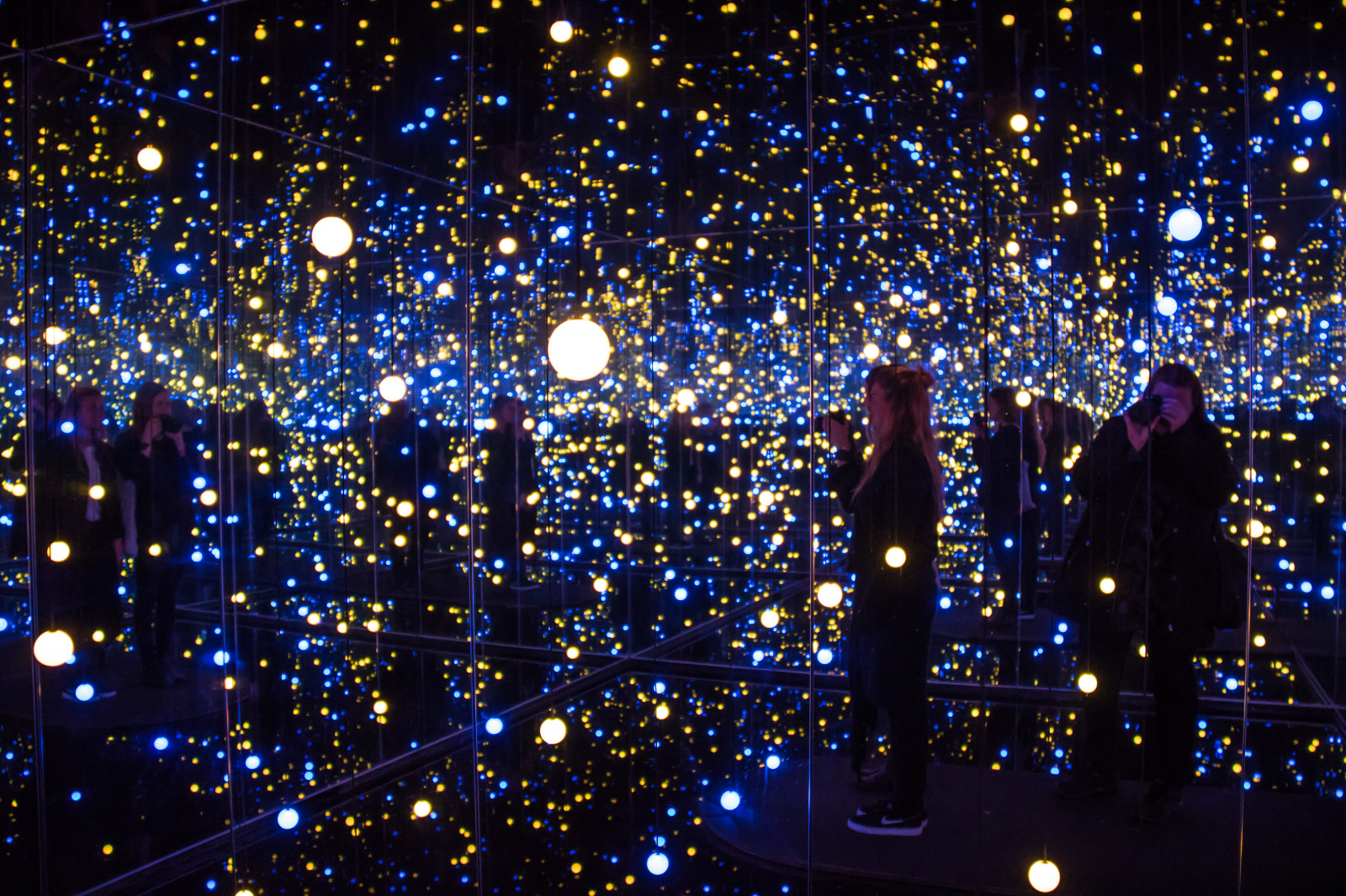 by, bybilledet, nat, skyline, Juletræ, museum, julelys, Danmark, midnat, Louisiana, Konst, danmark, udstilling, utst llning, yayoikusama, exif model canoneos760d, geocountry, kamera gør kanon, geocity, kameramodel canoneos760d, geostate, geolocation, exif linse efs18200mmf3556is, exif gøre kanon, exif focallength 18mm, exif isospeed 2500, exif åbning 35, museumofmodernart, iuendeligheden, juledekoration