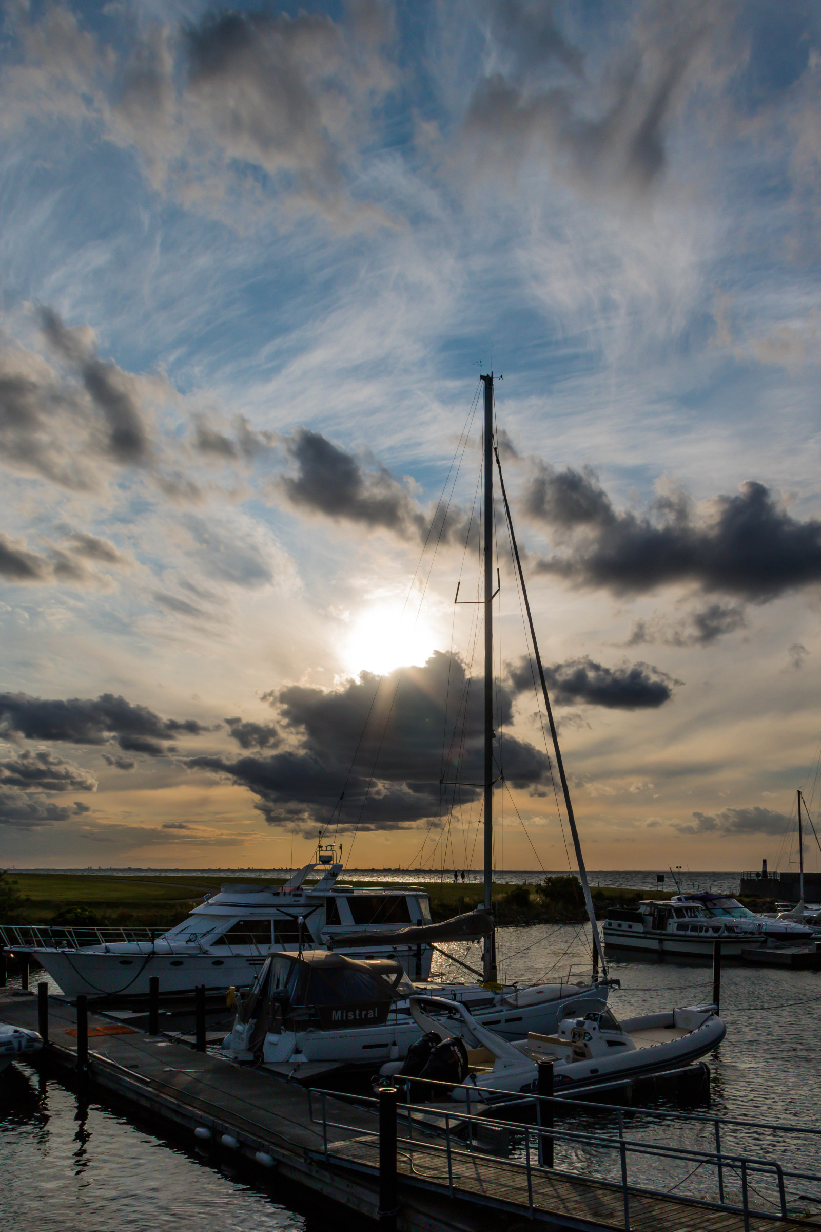 sunlight, boat, sunset, sea, bay, water, reflection, sky, vehicle, clouds, sunrise, evening, morning, coast, harbor, wind, dock, dusk, Marina, cloud, ocean, v strahamnen, himmel, b t, malmo, exif model canoneos760d, camera make canon, camera model canoneos760d, geolocation, exif lens efs18200mmf3556is, exif make canon, exif isospeed 100, exif focallength 18mm, exif aperture 13, mast, mioln
