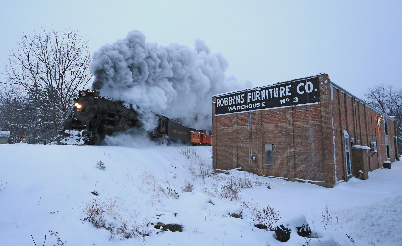 nebe, sníh, zima, vozidlo, kouř, vlak, železnice, Dům, modrý, led, život, doprava, Michigan, santa, zmrazení, Cestující, motor, Severní, badatel, sklad, mrak, strom, železnice, parní, hodina, prozkoumat, pól, Napájení, lima, super, 3, vyjádřit, nábytek, Ne, mi, číslo, 1600, ko, odpoledne, pere, Marquette, Berkshire, 284, služební vůz vlaku, 1225, Owosso, Npe, Robbins