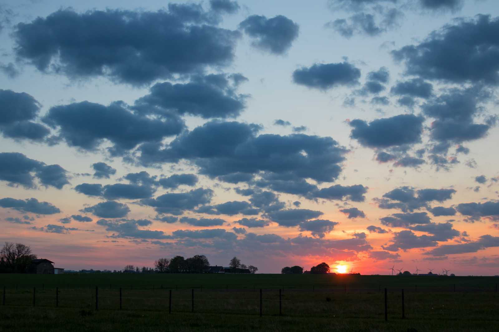แนวนอน, พระอาทิตย์ตก, ท้องฟ้า, ฟิลด์, พระอาทิตย์ขึ้น, ตอนเย็น, เช้า, ขอบฟ้า, บรรยากาศ, พลบค่ำ, เมฆ, รุ่งอรุณ, himmel, ชนบท, landsbygd, soluppg ng, s dersl tt, landskap, norra โดย, gryning, ที่ราบ, ทุ่งหญ้า, สายัณห์, ท้องฟ้าสีแดงตอนเช้า, ปรากฏการณ์ทางอุตุนิยมวิทยา, Cumulus