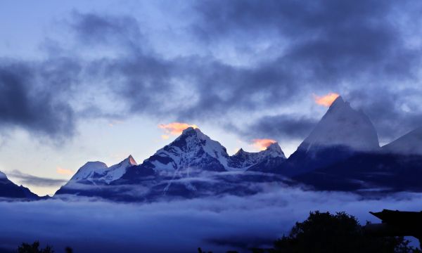 blue,snowy peak