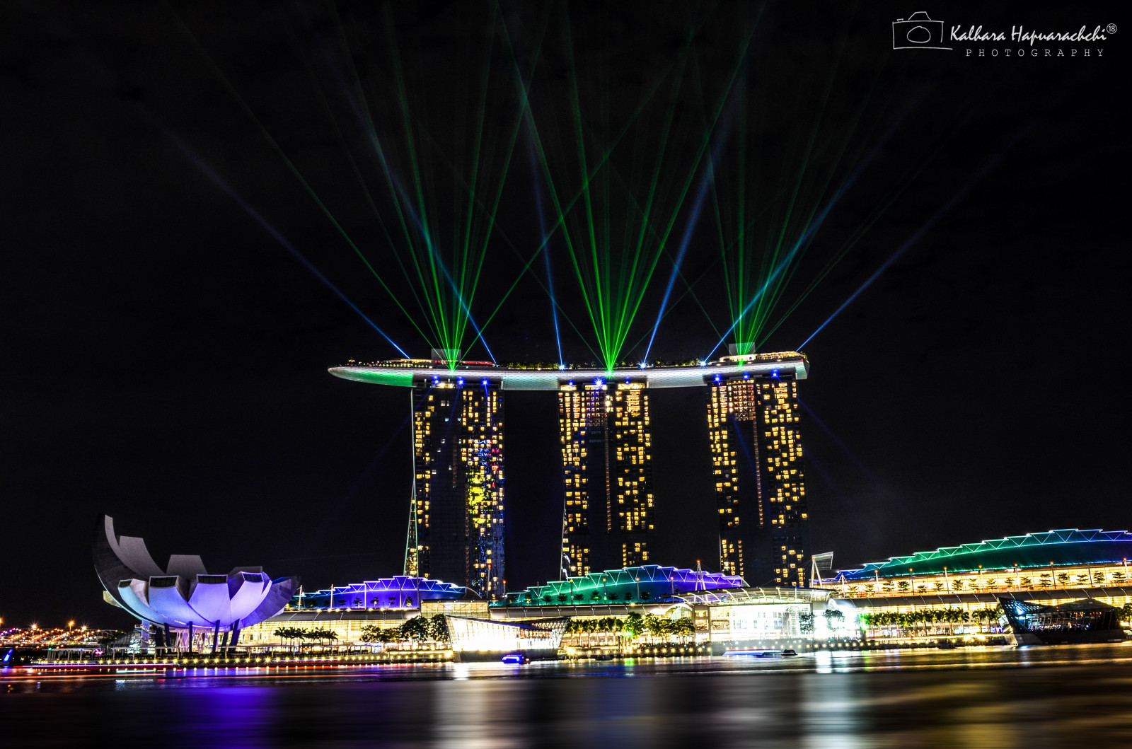 krajina, světla, město, panoráma města, noc, architektura, Singapore, městský, odraz, fotografování, panoráma, Kasino, HDR, Nikon, stadión, Vánoční osvětlení, noční scéna, kašna, horní, nábřeží, hřích, ikona, světlo, longexposure, centrum, cestovat, osvětlení, oceán, nightphotography, fáze, světla města, pozorování, promenáda, nejlepší, ngc, multimédia, nightshot, wonderfull, esplanáda, lighttrails, Merlion, marinabaysands, nejsledovanější, bestofflickr, památky, tapety, flickrbest, MBS, marinabay, nikon5100, lightstream, světelná show, nightimages, ArtScience, Lasershow, gardensbythebay, oblíbené, scenérie, mostviews, multimediashow, Singa, theatresonthebay, merlionpark, bestpictures, toppictures, hdwallpapers, sourcemultimedia, fontemultim dia, marinabaysandsatnight
