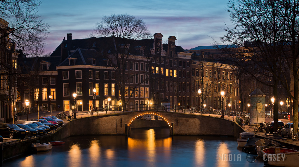 Bäume, Beleuchtung, Boot, Stadt, Stadtbild, Nacht-, Wasser, städtisch, Gebäude, Betrachtung, Himmel, Winter, Straße, Fotografie, Erde, Haus, Tourismus, Abend, Brücke, Fluss, Geschichte, Stadt, Welt, Niederlande, Nikon, Leben, Europa, Urlaub, Dämmerung, Amsterdam, Kanal, Metropole, Bank, Aqua, Kultur, Niederländer, Holland, Europa, Mundo, Forscher, Zivilisation, Langzeitbelichtung, Baum, Nikkor, Verschluss, Reise, langsam, erforschen, Pflanze, Foto, Beleuchtung, Geschwindigkeit, Noche, Vida, Agua, Häuser, Wasserlauf, Kanal, Abenteuer, Wahrzeichen, Beste, Bild, D800, Global, Vacaciones, Viaje, Nacht, 70200vrii, Tierra, Touristenattraktion, Wasserweg, Gewässer, Visuell, Aventura, Mokum, entdecken, Herengracht, Grachten, Amstel, Mundial, Descubrir, lernen, Benelux, Cp2, Urbansuburban