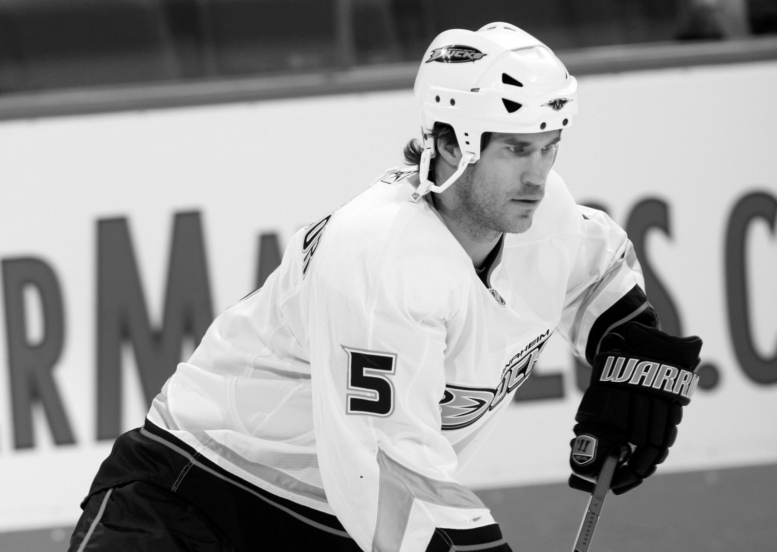 sport, hvid, monokrom, Ishockey, NHL, Canada, død, Hockey, bw, spiller, sort og hvid, monokrom fotografering, bold spil, holdsport, ishockey position, steve montador, hockeyspiller, stick og boldspil