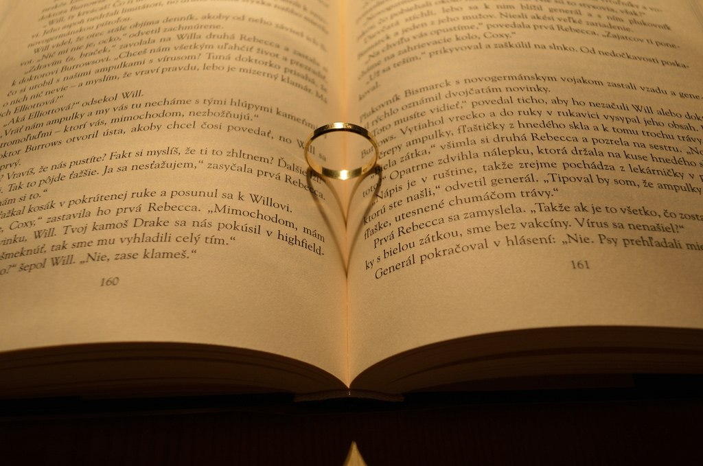 เงา, ข้อความ, แหวน, ฤดูใบไม้ผลิ, สโลวะเกีย, เบา, เล็ก, เกม, หนังสือ, บ้าน, วัตถุ, ตัวอักษร, ลอร์ด