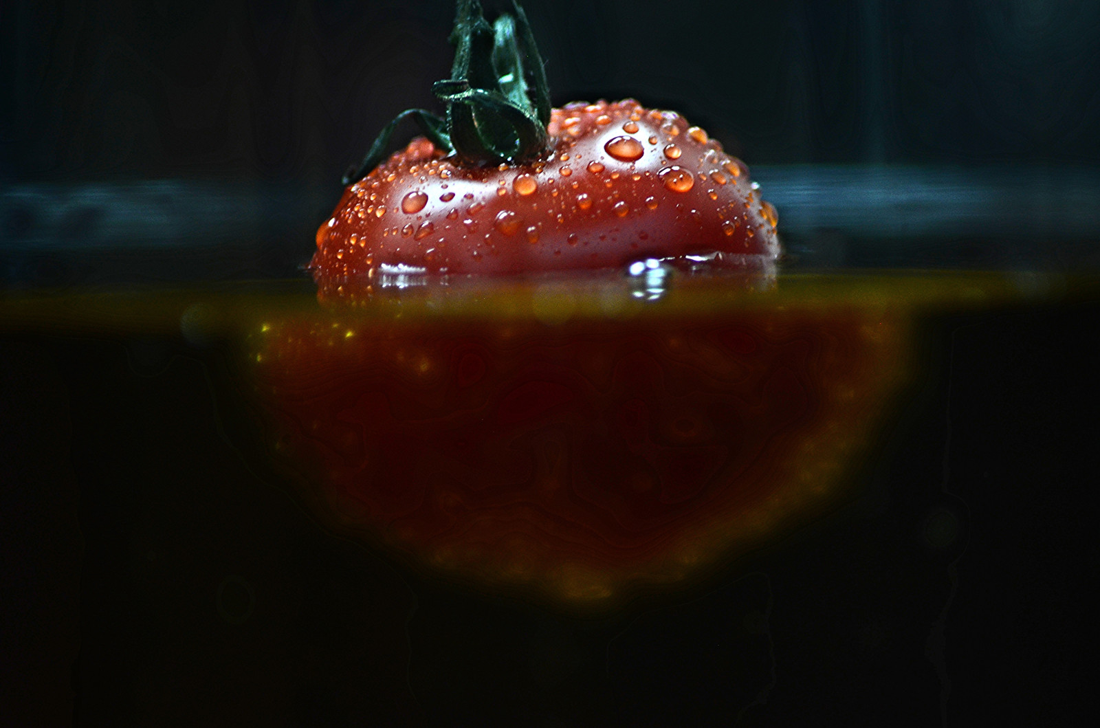 tomater, rød, dråber, vand, flyde, blackbackground, makro, strålende, wow, httpdonatusimagekindcom, elitegalleryaoi, bestcapturesaoi