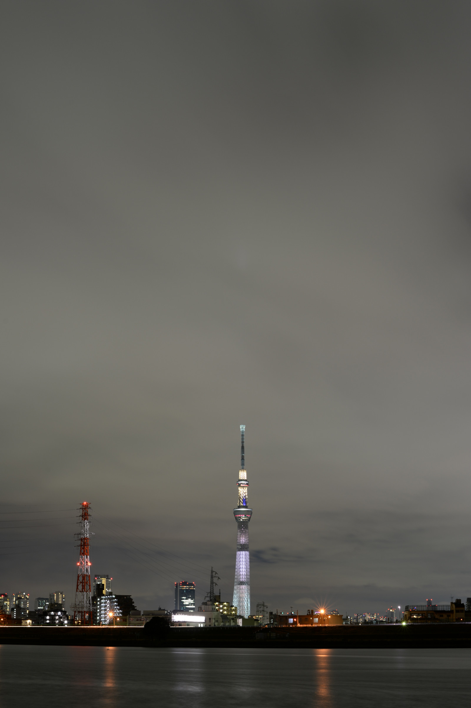 Japonsko, město, panoráma města, noc, architektura, odraz, vozidlo, panoráma, mrakodrap, večer, věž, horizont, Nikon, soumrak, Tokio, jp, Skytree, mrak, NIKKOR, svítání, osvětlené, osvětlení, mezník, Tokyo Sky Tree, horikiri, df, afs58mmf14g, afsnikkor58mmf14g, whitechocolat, atmosférický jev, Atmosféra Země