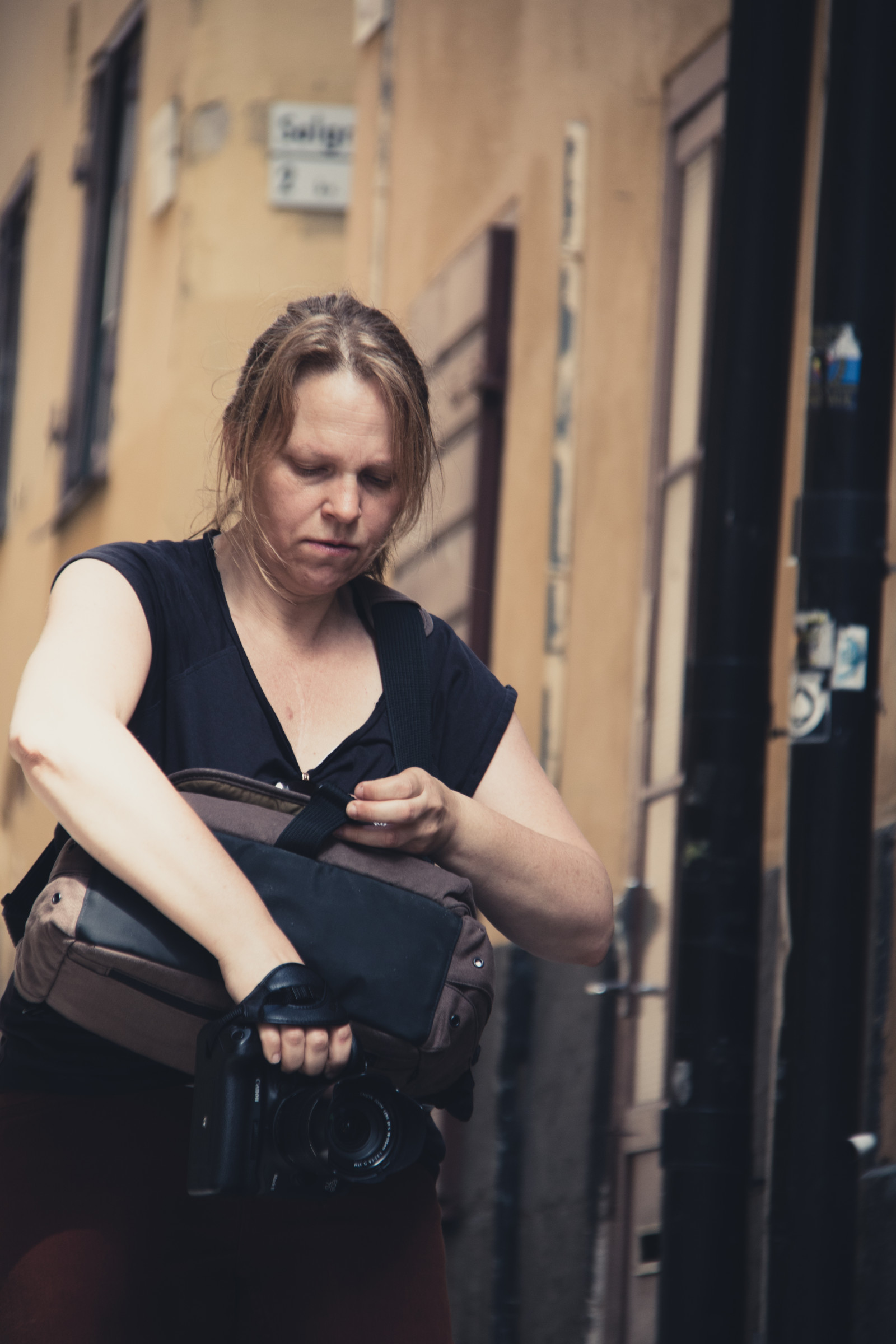 Černá, model, portrét, sedící, šaty, modrý, fotograf, móda, vlasy, Stockholm, Osoba, oblečení, dívka, krása, žena, dáma, fotografie, fotograf, attackfoto, Annika, gamlastan, staré Město, lidských pozice, focení