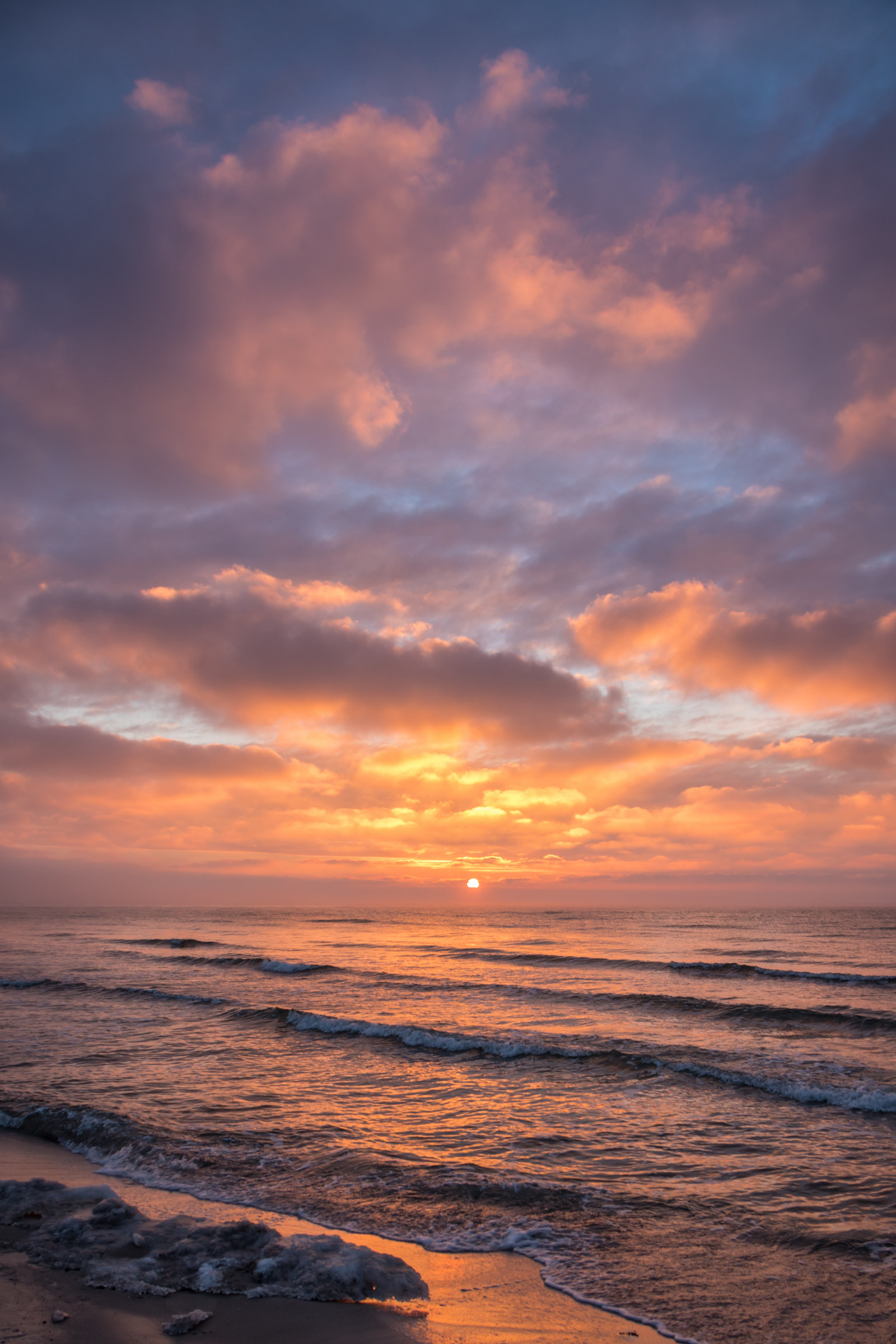 slunečnímu záření, západ slunce, moře, pobřeží, nebe, zima, pláž, svítání, Studený, večer, ráno, pobřeží, mráz, slunce, horizont, atmosféra, soumrak, Jinovatka, mrak, svítání, oceán, vlna, Vinter, kallt, skateholm, rimfrost, odlesk, mořská vlna, červená obloha v dopoledních hodinách