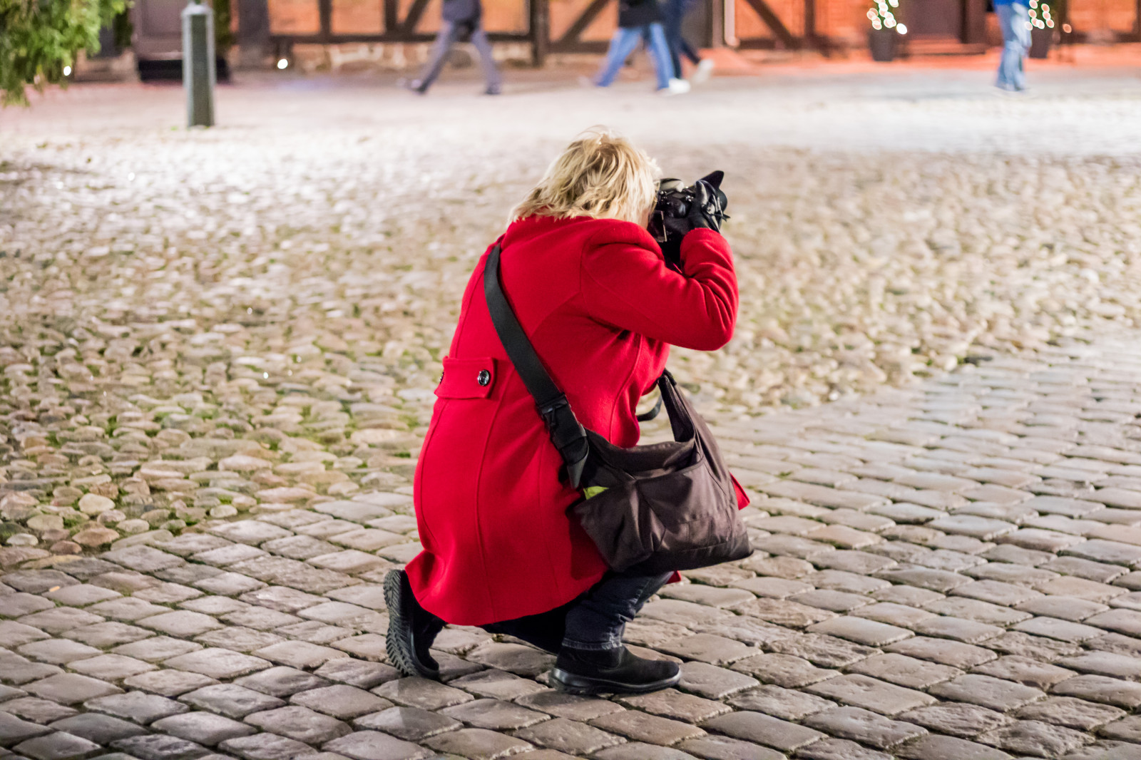 วัด, คน, ถนน, กลางคืน, สีแดง, ช่างภาพ, ฤดูใบไม้ผลิ, คน, สี, เด็ก, m nniska, มัลโม, Gatufoto, nightphotography, natt, ตอนกลางคืน, exif model canoneos760d, ประเทศธรณีวิทยา, กล้องทำให้ Canon, geocity, กล้องรุ่น canoneos760d, geostate, ตำแหน่งทางภูมิศาสตร์, exif ทำให้ canon, exif focallength 50 มม, exif isospeed 6400, เลนส์ Exif EF50mmf18stm, รูรับแสง exif 18, streetphotography, nattfotografering, ประเพณี, ตำแหน่งของมนุษย์, ปฏิสัมพันธ์, การกระทำของมนุษย์