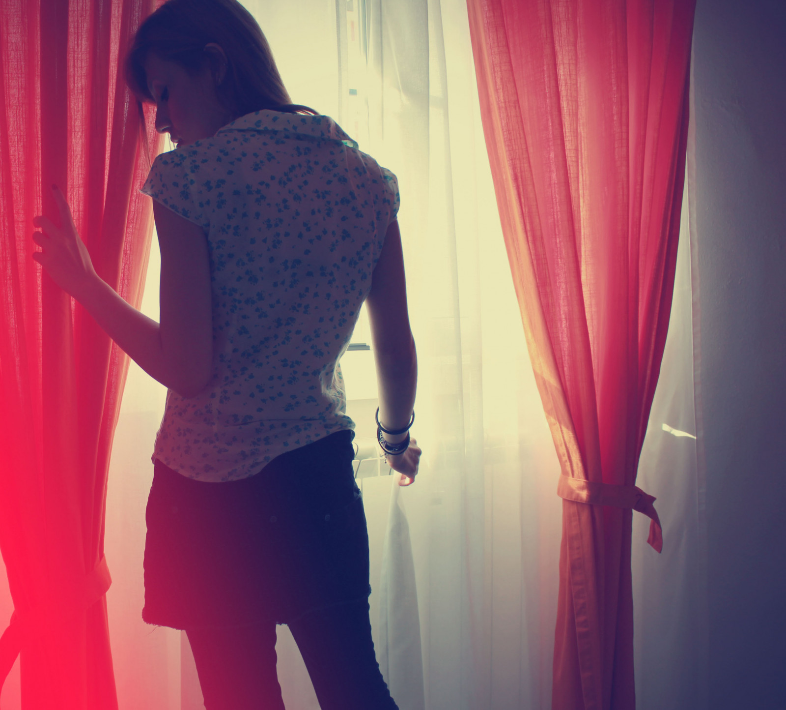 slunečnímu záření, světla, ryšavý, model, portrét, okno, západ slunce, květiny, Červené, stín, fotografování, Myslet si, šaty, modrý, slunce, Kánon, oranžový, móda, smutný, hořet, myslící, soubor, Reflex, rolety, těžkomyslnost, světlo, barva, stíny, den, dívka, blinkagain, Sluneční svit, žena, ruka, člověk, podrážka, smysl, portréty, portrétování, já, donna, ragazza, autoportrét, štika, arancione, lomo, Ombra, zrzavé vlasy, lesk, denně, karetní hra, focení, finestra, smetaně, slepý, zármutek, tristezza, Effetto, malinconia, brucia