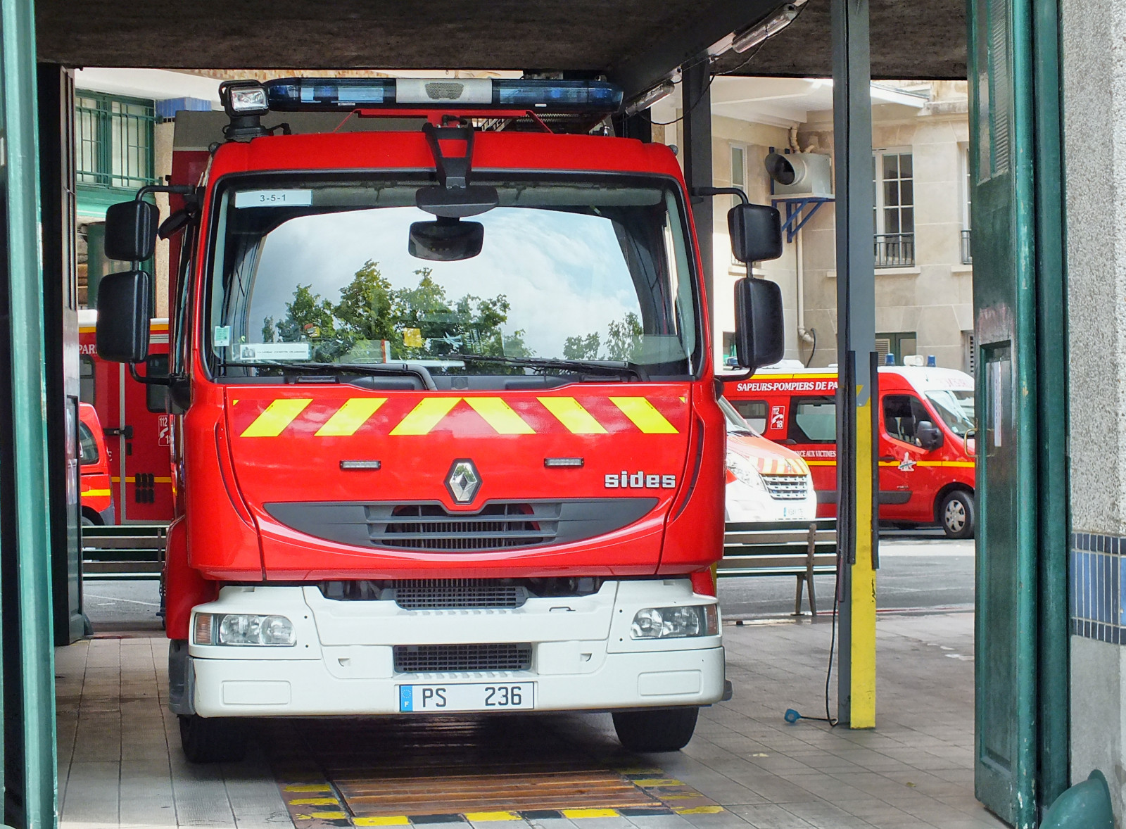 veicolo a motore, trasporto, veicolo, modalità di trasporto, Camion, vigili del fuoco, servizio di emergenza, apparato antincendio, veicolo di emergenza, emergenza, veicolo commerciale, esterno automobilistico, fire station, public utility, costruzione, finestra, pompiere