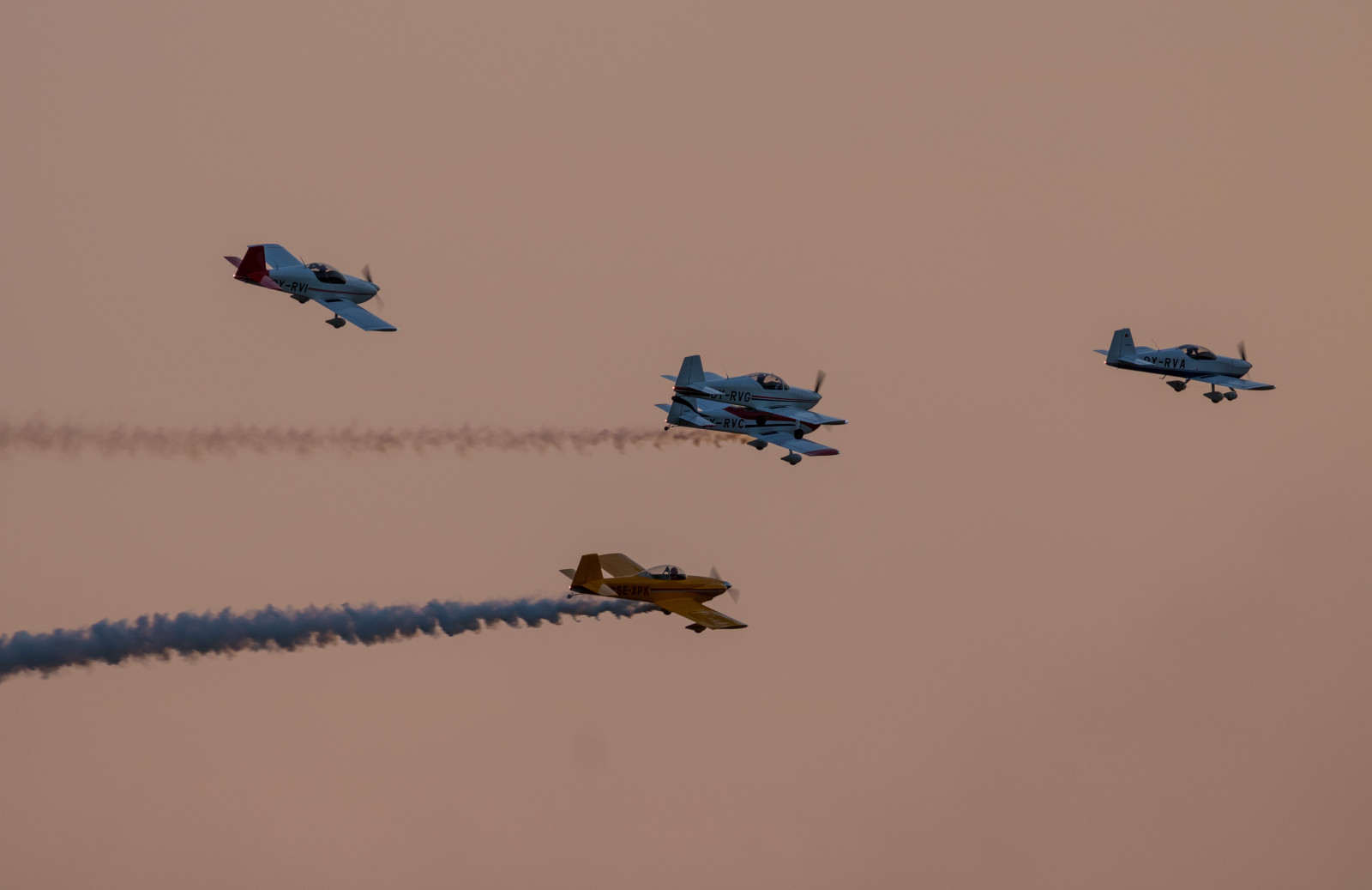 ยานพาหนะ, เครื่องบิน, อากาศยาน, สีน้ำเงิน, วางแผน, เดนมาร์ก, กองทัพอากาศ, สนธยา, Roskilde, เที่ยวบิน, skymning, Danmark, flygplan, เครื่องบิน, airshow, การบิน, exif model canoneos760d, ประเทศธรณีวิทยา, กล้องทำให้ Canon, geocity, กล้องรุ่น canoneos760d, geostate, ตำแหน่งทางภูมิศาสตร์, exif ทำให้ canon, รูรับแสง exif 63, exif isospeed 200, exif เลนส์ ef70300mmf456lisusm, exif focallength 300mm, flyg, roskildeairshow, roskildeflygplats, flyguppvisning, rvator, danmark6xrvere, hjemmebyggedeflyiformationsflyvning, ปีก, ภาพหน้าจอ, บรรยากาศของโลก