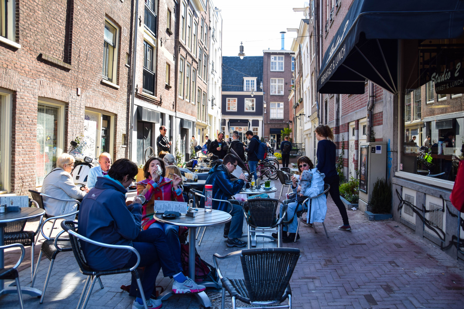 lidé, město, ulice, architektura, budova, vozidlo, silnice, Cestovní ruch, město, Nizozemí, Evropa, Amsterodam, kanál, Holandsko, infrastruktura, pěší, cityview, Street View, m nniskor, třídaFoto, noordholland, nederl nderna, nl, amsterdamcity, dav, lidské osídlení, sousedství