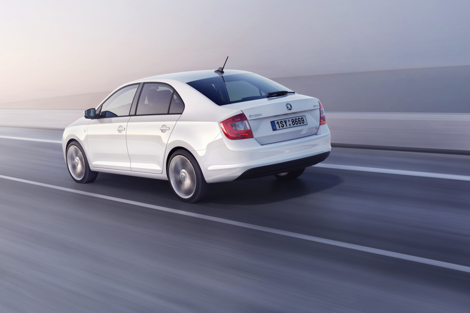 bil, køretøj, Audi, 2013, Audi A4, Sedan, Skoda, netcarshow, netcar, bil billeder, bil foto, hjul, Hurtig, jord køretøj, bildesign, automotive exterior, bil make, luksus køretøj, familie bil, kompakt bil, udøvende bil, midten størrelse bil