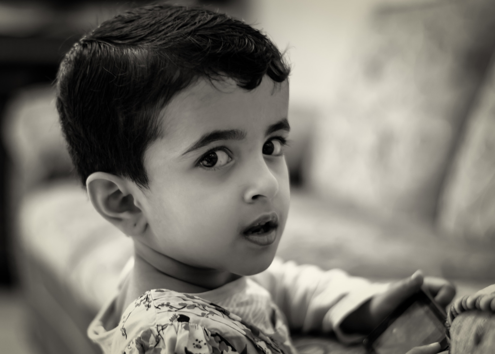 tvář, bílý, Černá, černobílý, portrét, fotografování, Nikon, bokeh, emoce, Osoba, kůže, Viněta, hlava, chlapec, dítě, dívka, krása, tělesné, usměj se, Černá bílá, oko, rozmazat, krytý, dítě, mužský, 50mmf18, D5100, niftyfifty, Černý a bílý, monochromatické fotografování, portrétní fotografie, mimika, zblízka, batole, nemluvně