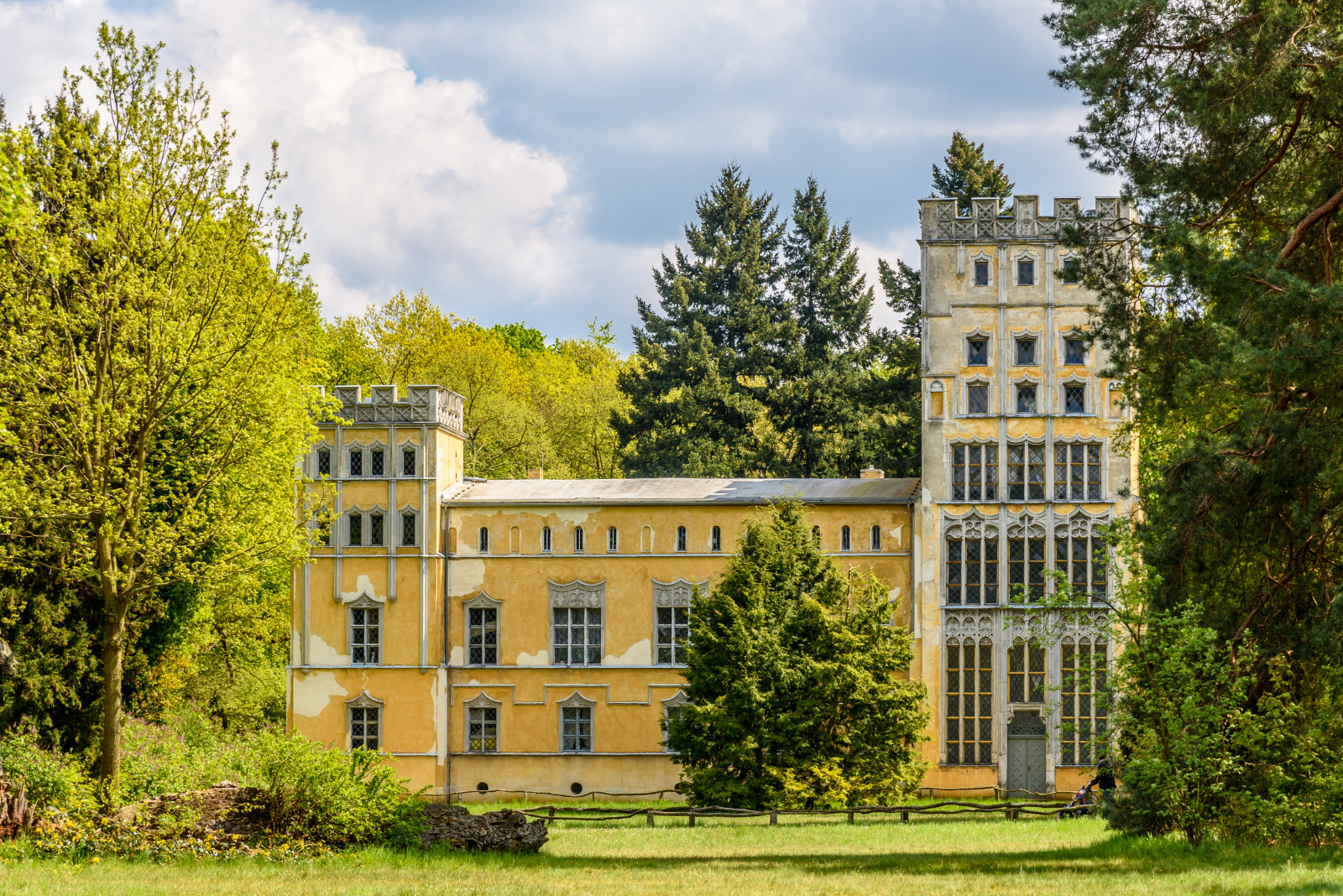 krajina, okno, zahrada, město, Příroda, budova, tráva, nebe, Dům, hrad, Německo, ostrov, Berlín, Lightroom, palác, univerzita, zámek, majetek, strom, list, rostlina, deutschland, domů, Insel, louka, panské sídlo, nikond750, během dne, campus, fasáda, geb ude, vlastnictví, nemovitost, schloss, vznešený domov, dietmarschwanitz, Wannsee, nikonafsnikkor24120mmf40ged, zámek, Pfaueninsel, historický dům, peacockisland, Zehlendorf, kavaliershaus, national trust for places of historic interest or natural beauty