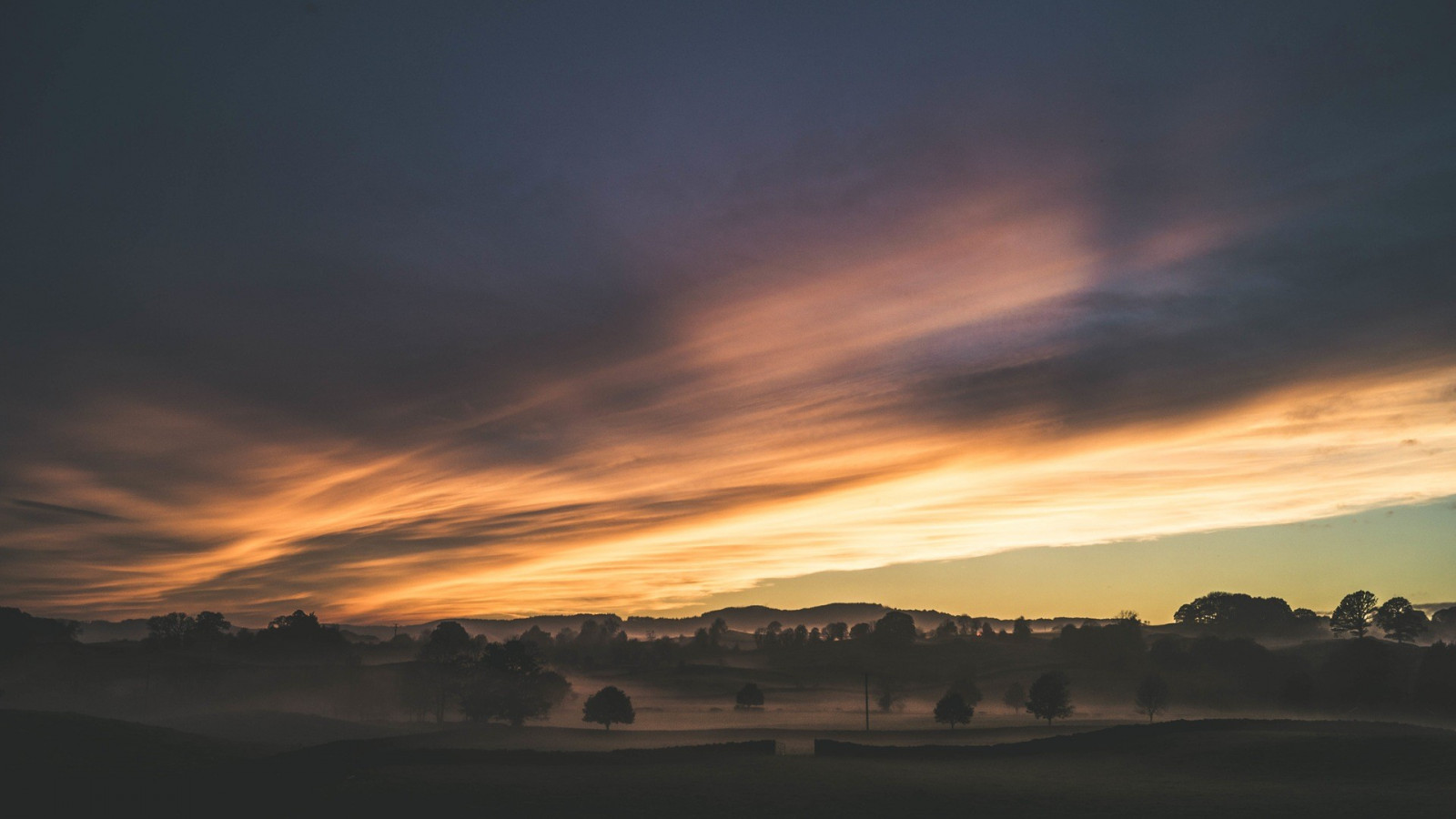 slunečnímu záření, stromy, krajina, les, západ slunce, moře, kopec, Příroda, nebe, dlouhé expozice, mraky, svítání, kopce, večer, ráno, mlha, slunce, horizont, atmosféra, soumrak, mrak, hora, svítání, atmosférický jev, odlesk