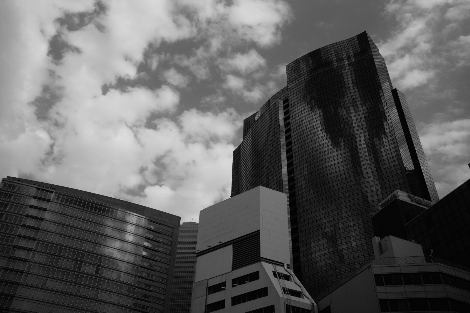 Weiß, schwarz, einfarbig, Stadt, Stadtbild, die Architektur, Himmel, Skyline, Wolkenkratzer, Leica, Metropole, Tokio, M, Wolke, Innenstadt, Bw, gestalten, Linie, Dunkelheit, Ginza, Summicron, Summicron235, 235, Leicam, Typ240, Stadtgebiet, Atmosphäre der Erde, Schwarz und weiß, Monochrome fotografie, Metropolregion, Turmblock