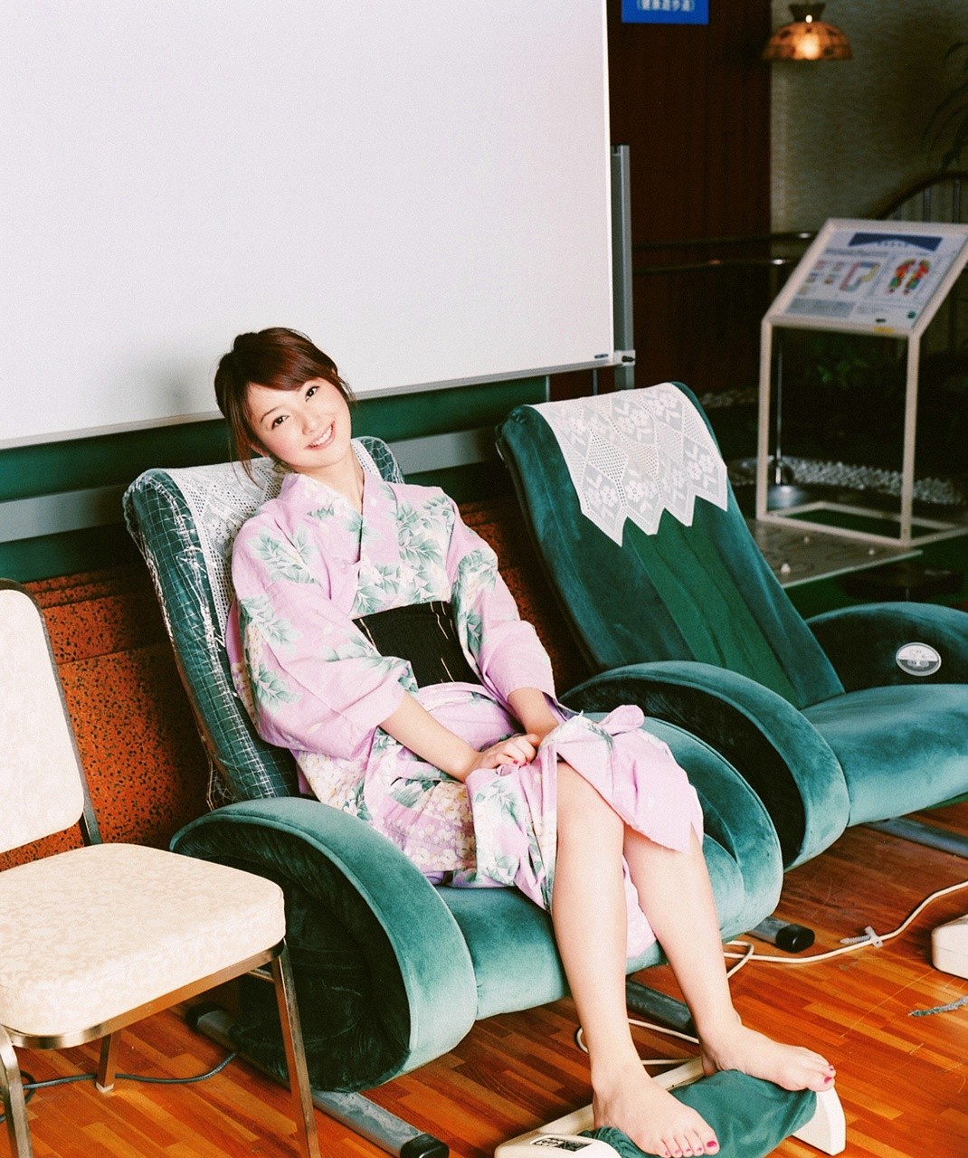 Wallpaper Asian, sitting, chair, Person, Sasaki Nozomi, Visual Young Jum, leg, furniture