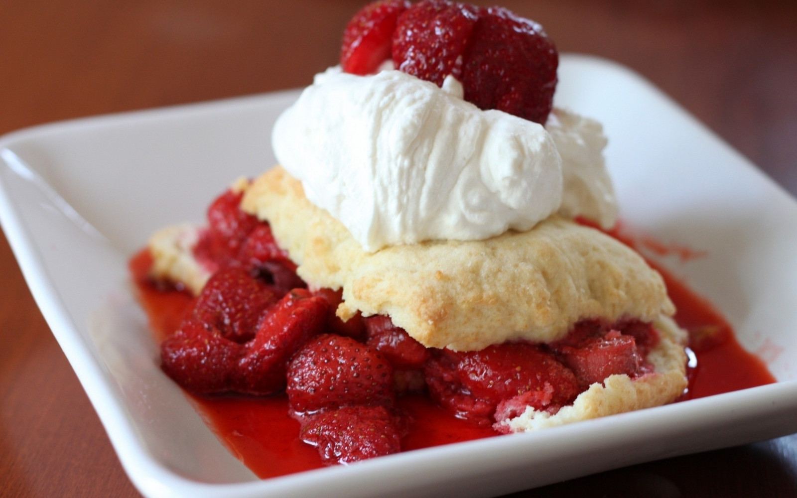 Wallpaper Cream, berry, dessert, strawberry, sauce 1680x1050 wallup