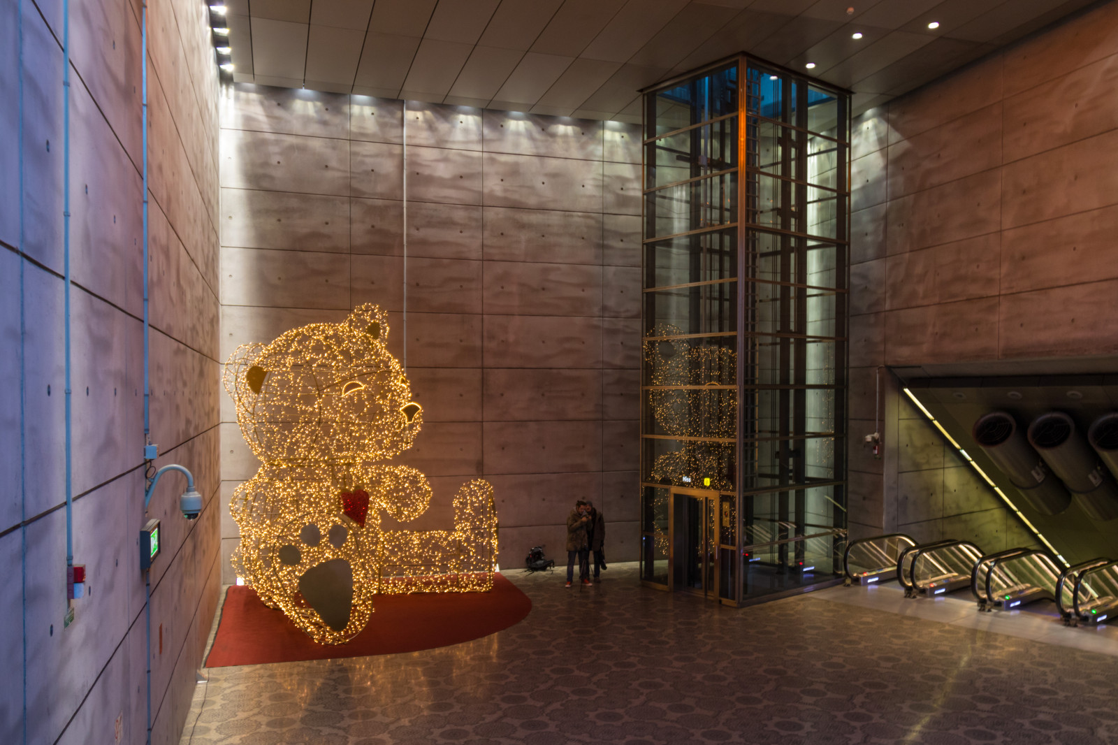 architektura, stěna, Vzhled interiéru, vlakové nádraží, Triangeln, Medvídek, Nalle, Malmo, lobby, t gstation, design, hala, exif modelu canoneos760d, geocountry, Kamera aby kánon, geocity, Model fotoaparátu canoneos760d, geostate, geolocation, EXIF čočka efs18200mmf3556is, exif aby kánon, exif focallength 18mm, julbelysning, EXIF otvor 35, EXIF isospeed 500, teddy, turistická atrakce