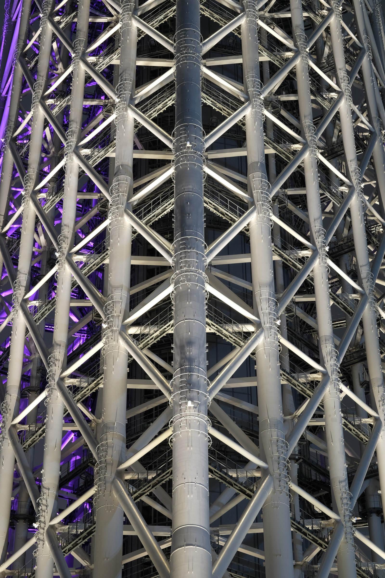 Japonsko, noc, architektura, odraz, symetrie, mrakodrap, modrý, věž, stadión, Tokio, struktura, Fujifilm, jp, Skytree, osvětlené, osvětlení, tvar, design, čára, fuji, Fujinon, mezník, Tokyo Sky Tree, Miyabi, kirameki, xf56mmf12r, xf56mm, XT1, fasáda, průmysl, urban area, sportovní dějiště