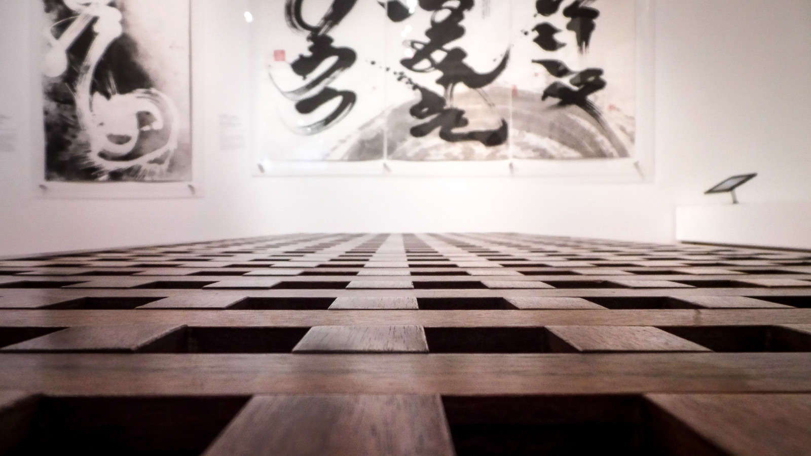 bílý, Černá, minimalismus, pokoj, místnost, stěna, dřevo, Samsung, lavice, Vzhled interiéru, čínština, štětec, panely, triptych, Adelaide, UMĚNÍ, dřevěný, design, patro, podlaha, dno, moderní umění, podlaha, theen, skript, artgalleryofsouthaustralia, mongollian, ancientasianartifacts, michaelabbottgallery