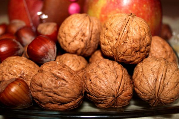 walnuts,hazelnuts,apples