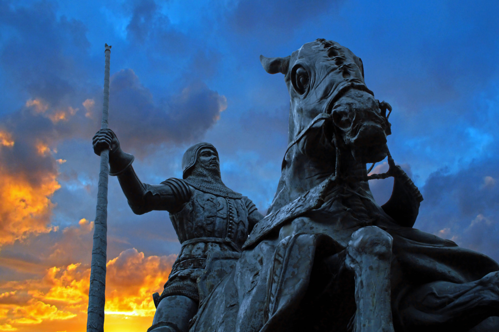 สีน้ำเงิน, พระอาทิตย์ตก, สีแดง, แนวตั้ง, อังกฤษ, ท้องฟ้า, ม้า, ส้ม, ชาย, ประวัติศาสตร์, สีเหลือง, โลหะ, ว้าว, กองทัพ, atardecer, ไฟ, เทา, Nikon, กลางแจ้ง, POV, กัปตัน, อัศวิน, นักรบ, ผู้นำ, การจับกุม, การป้องกัน, เกราะ, ป้องกัน, ชายแดน, Protector, ปกป้อง, alnwickcastle, คนที่กระตือรือร้น, nikond3200, briancarr, นักรบ, alnwickcastlenorthumberland, ไซเรน, sirharryhotspur, earthguardianangel