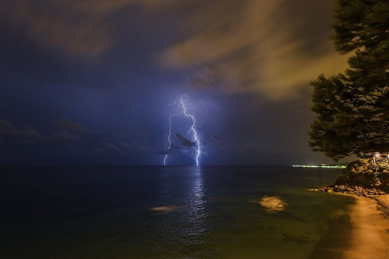 lyn,himmel,vann,kropp av vann,torden,atmosfære