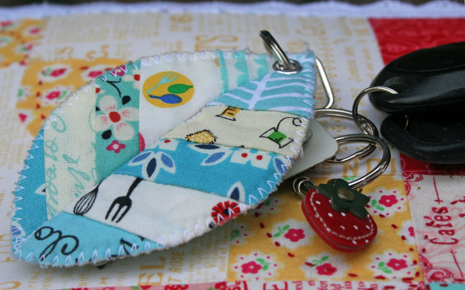 Červené, polštář, růžový, krajka, aqua, materiál, textil, produkt, puntíky, slátanina, bavlněný oděv, prošívání, klíčenkou, útržkovitý, Tickingstripes, Pillowtalkswap