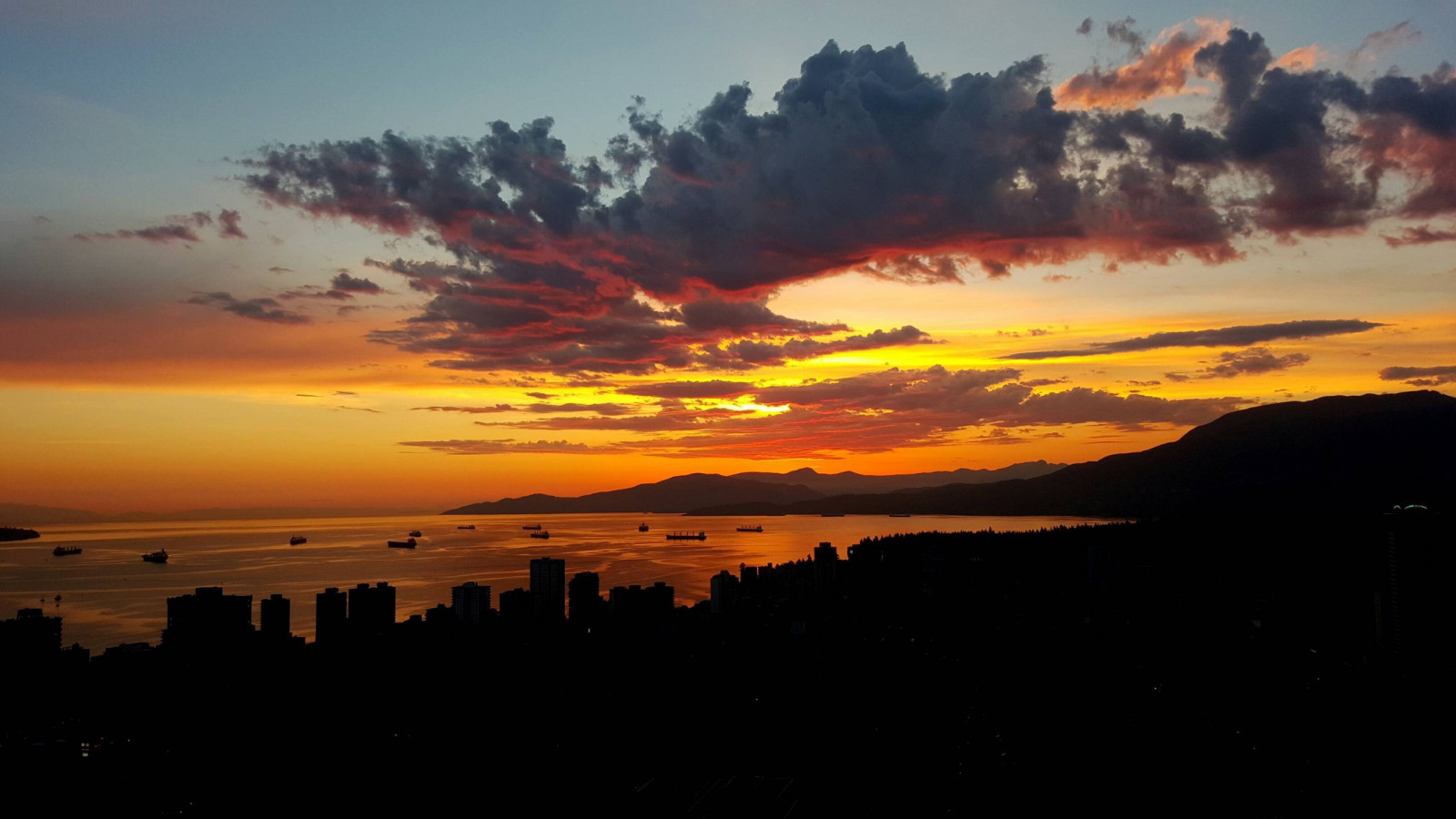 Wallpaper : mountains, sunset, city, clouds, sunrise, evening, horizon