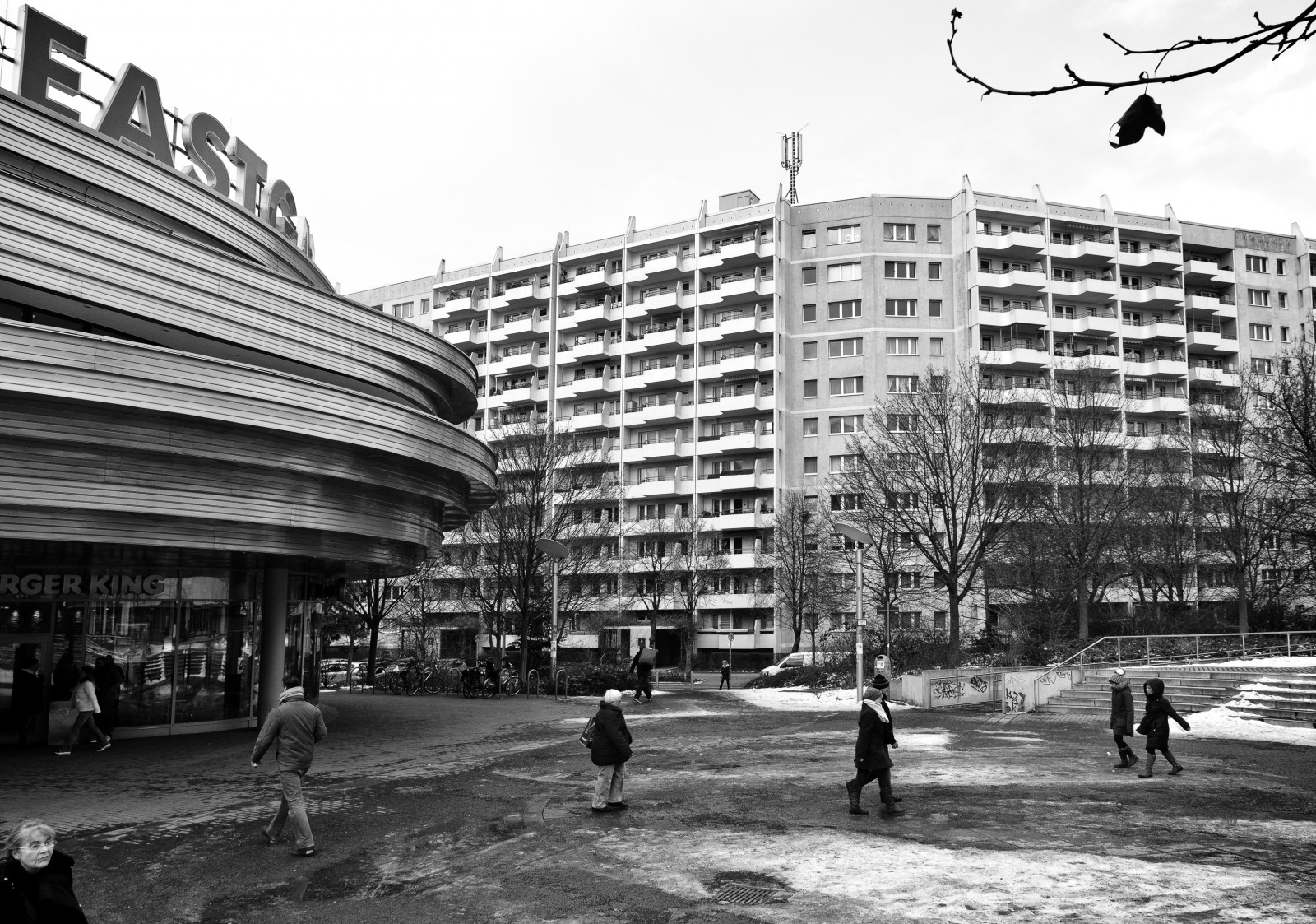černobílý, město, ulice, panoráma města, architektura, městský, budova, nebe, silnice, fotografování, mrakodrap, město, náměstí, metropole, Berlín, infrastruktura, Panasonic, 1200, strom, centrum, tělesné, náměstí, streetphotography, SW, kondominium, mezník, 24mm, F56, architektur, během dne, ISO200, fasáda, GX7, urban area, Černý a bílý, monochromatické fotografování, Metropolitní oblast, sousedství, obytný prostor, panelový dům, smíšené využití, veřejný prostor, Dmcgx7, 123528, ředitelství firmy
