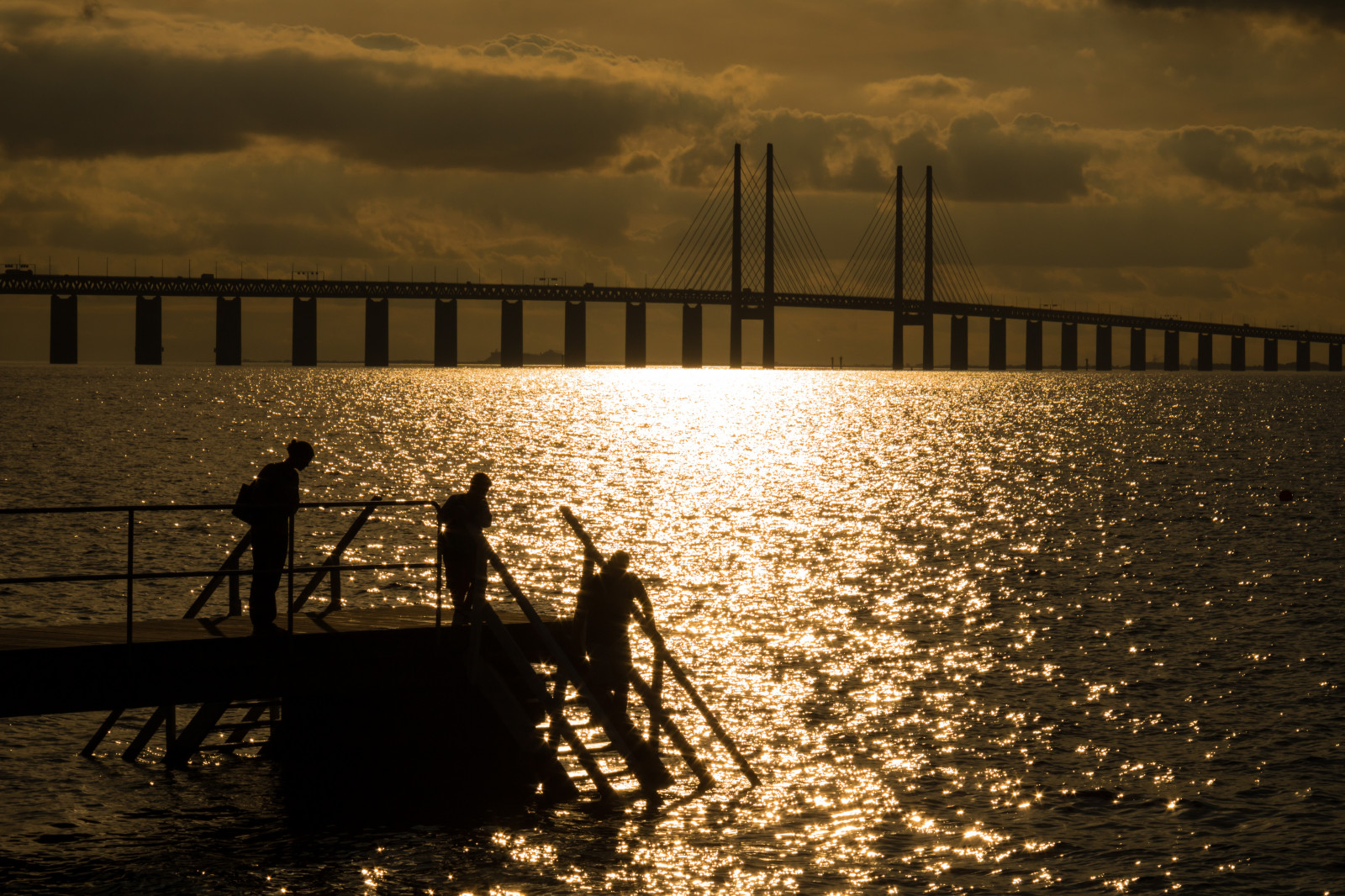 slunečnímu záření, lidé, západ slunce, moře, noc, voda, odraz, silueta, svítání, večer, ráno, most, slunce, horizont, molo, dok, soumrak, Bro, světlo, mrak, svítání, vlna, Brygga, resundsbron, siluett, hav, m nniska, Malmo, Sibbarp, exif modelu canoneos760d, geocountry, Kamera aby kánon, geocity, Model fotoaparátu canoneos760d, geostate, geolocation, EXIF čočka efs18200mmf3556is, exif aby kánon, EXIF isospeed 100, exif focallength 80mm, EXIF otvor 20, tma