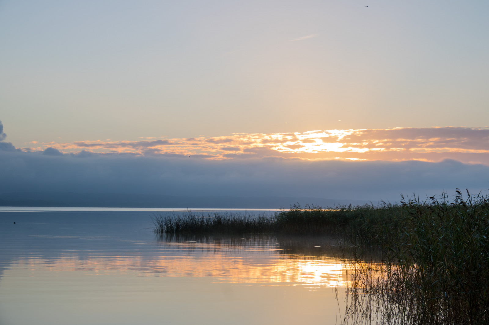 Sonnenlicht, Sonnenuntergang, Meer, See, Natur, Betrachtung, Himmel, Sonnenaufgang, Abend, Morgen, Fluss, Sonne, Horizont, Dämmerung, Gelassenheit, Ruhe, Wolke, Dämmerung, H r, Sj, Solution, Gryning, Exif Modell canoneos760d, Geocountry, Kamera macht canon, Geocity, Kameramodell canoneos760d, Geostate, Geolocation, Exif linse efs18200mmf3556is, Exif machen canon, Exif isospeed 100, Exif Blende 80, Exif focallength 50mm, Ringsj n, Straringsj n, Reservoir, See, Atmosphärisches Phänomen, Nachglühen