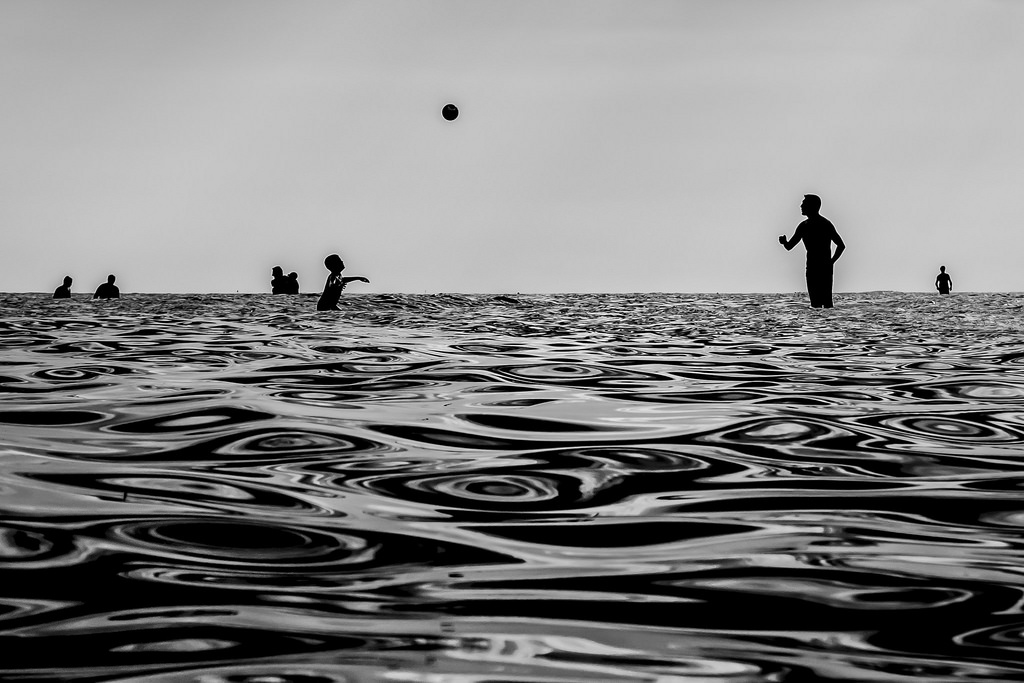dreng, sommer, sort og hvid, Italien, spille, strand, baggrundsbelysning, bold, silhuetter, puglia, Ioniske Hav, apulien, postovecchio