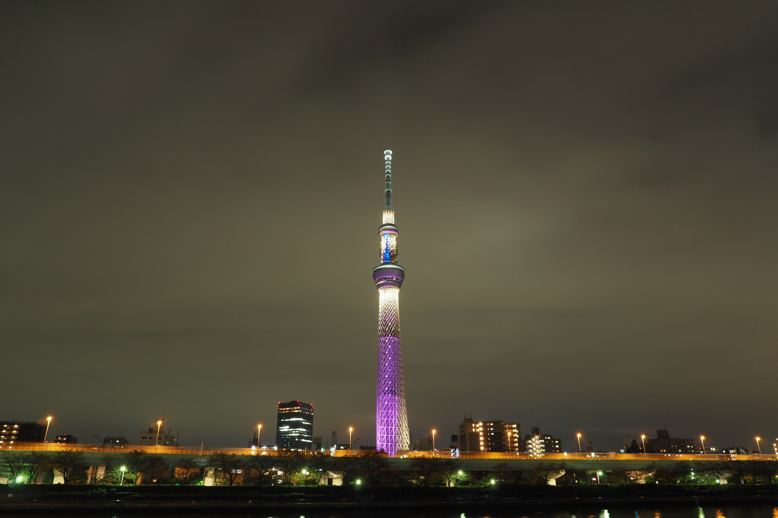Japonsko, město, panoráma města, noc, architektura, panoráma, mrakodrap, večer, věž, horizont, soumrak, Pero, Tokio, Olympus, jp, Skytree, mrak, zakalený, osvětlené, osvětlení, CC, mezník, Tokyo Sky Tree, 12mmf20, mzuiko, penf, ZUIKO, Miyabi, mzuikodigitaled12mmf20, CreativeCommons, Atmosféra Země, lidské osídlení