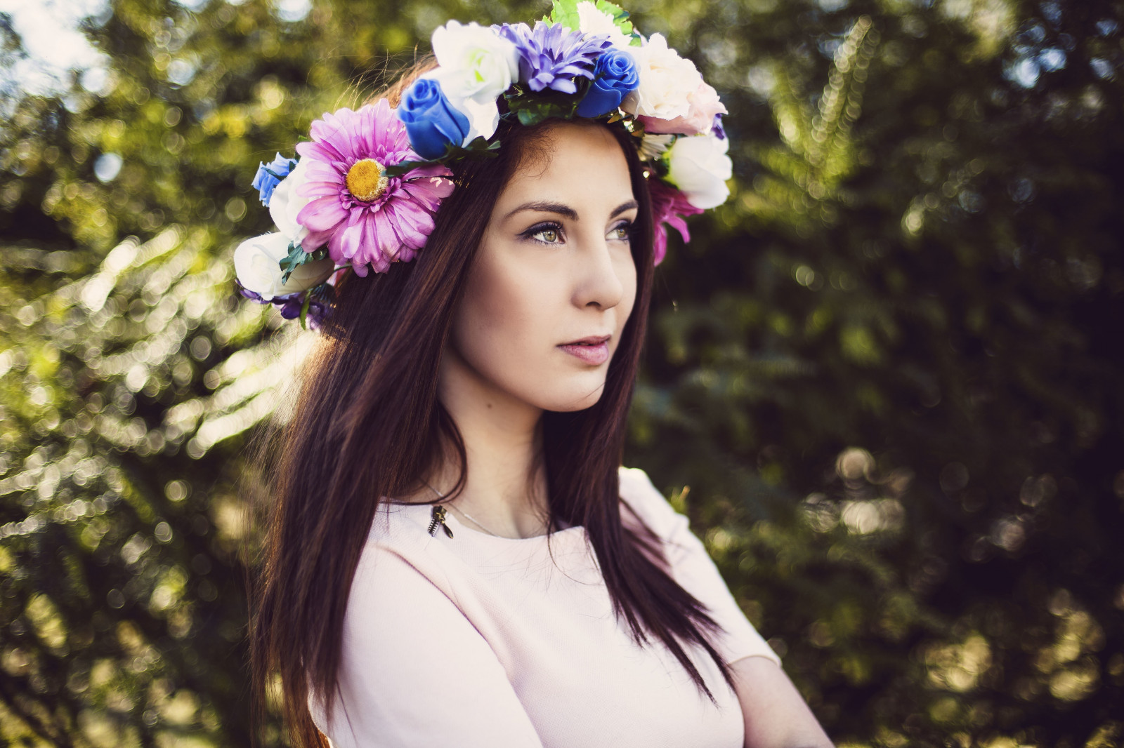 ženy, model, portrét, květiny, fotografování, šaty, móda, vlasy, jaro, Osoba, oblečení, květ, rostlina, dívka, krása, oko, žena, dáma, fotografie, kostým, účes, 5616x3744 px, portrétní fotografie, focení