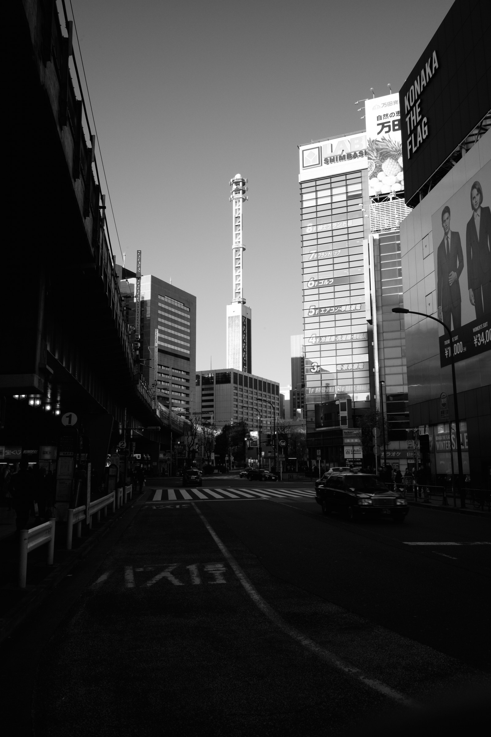 Černá, černobílý, město, ulice, panoráma města, noc, fotografování, panoráma, mrakodrap, večer, Leica, metropole, Tokio, M, světlo, centrum, tělesné, tvar, tma, Shimbashi, typ240, ELMARIT, elmarit12828, 44ko44or44oe44oq44o8coodia, urban area, Černý a bílý, monochromatické fotografování, lidské osídlení