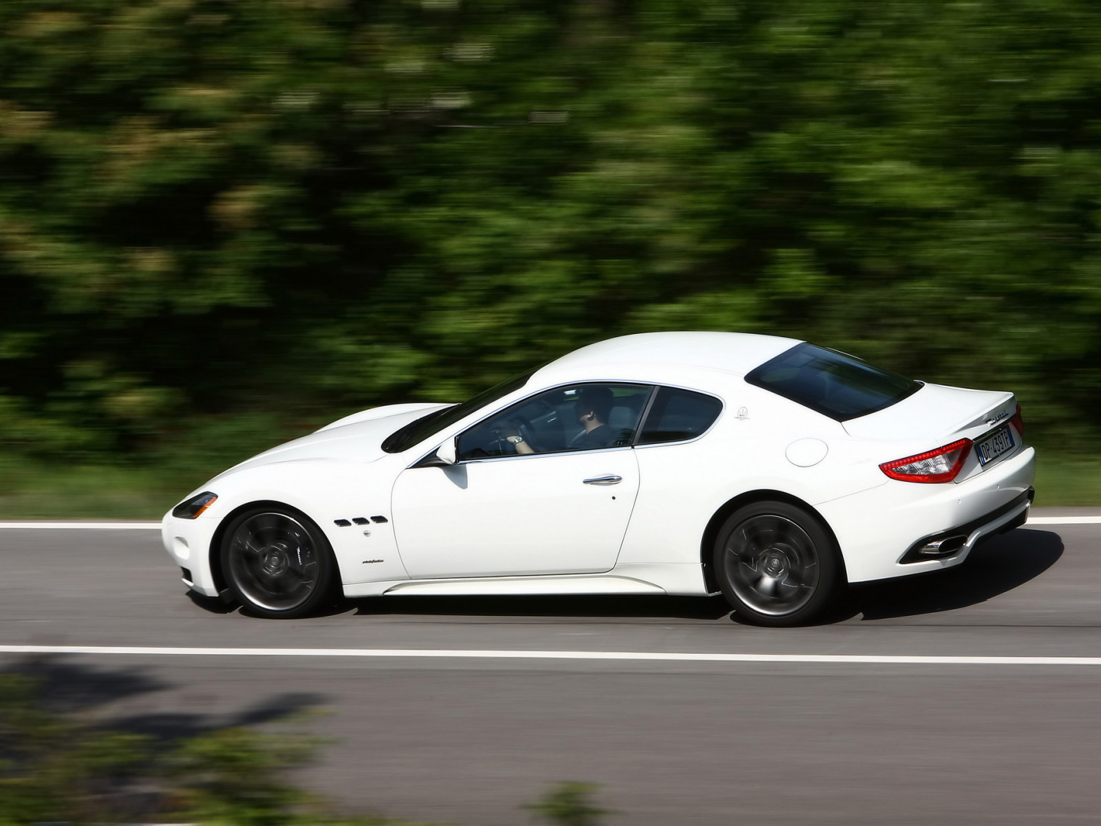 auto, BMW, vozidlo, sportovní auto, Maserati, kupé, výkon auta, Maserati GranTurismo, netcarshow, netcar, obrázky vozidel, photo auto, 2011, kolo, GranTurismo S, okraj, superauto, pozemní vozidla, automobilového designu, automobilový exteriér, automobil make, luxusní vůz, nárazník