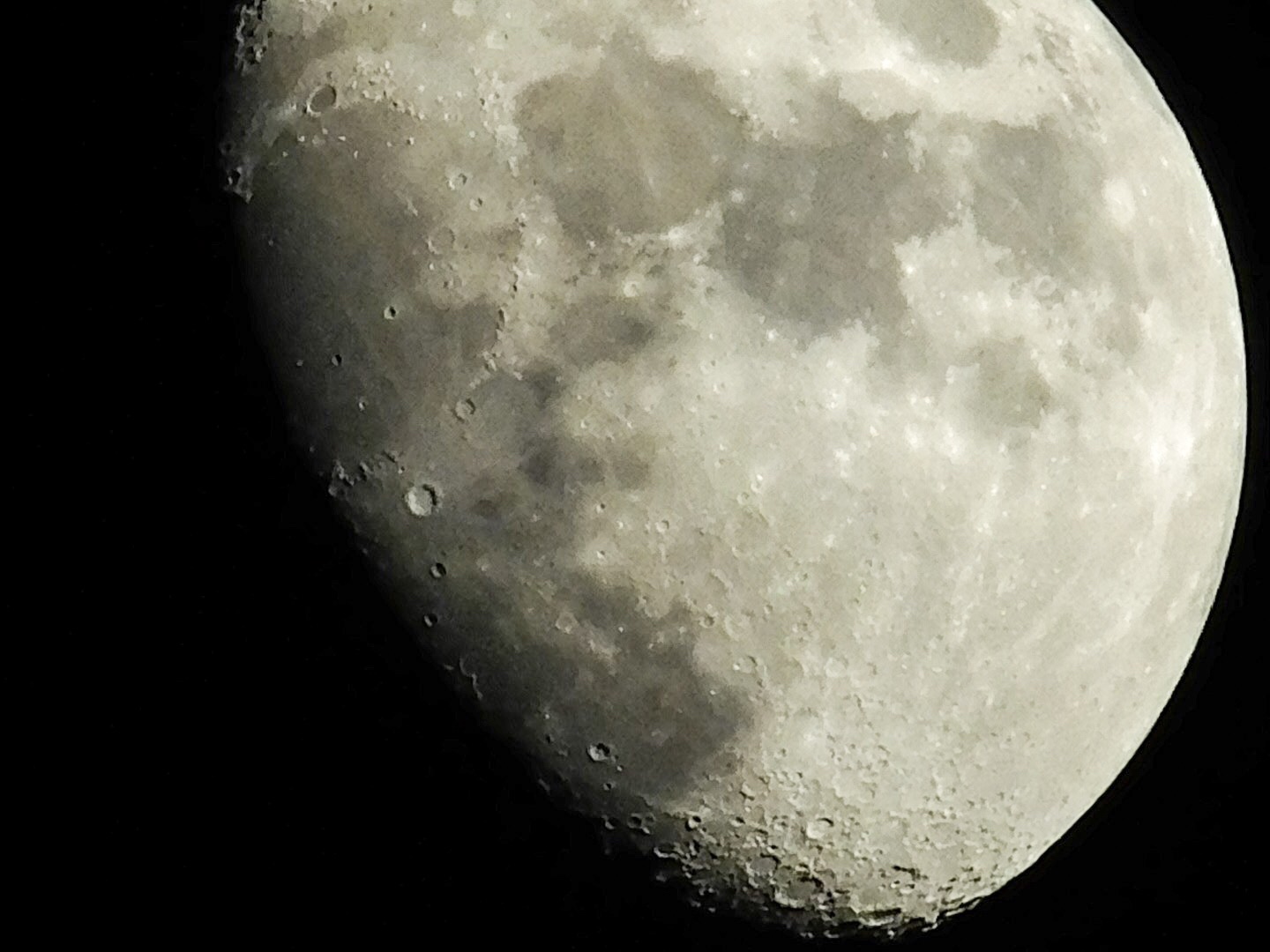 луна крупным планом. луна ориджинал. луна песни. Origin of the moon. Artel ua43h3401.