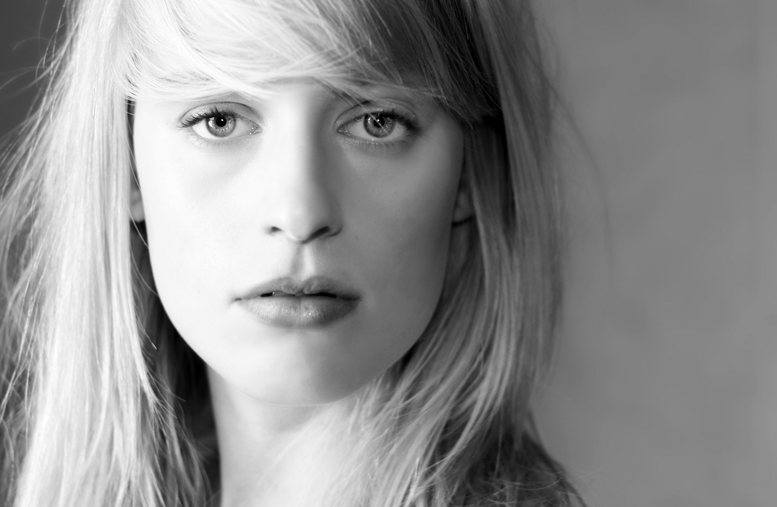 tvář, bílý, Černá, černobílý, model, portrét, oči, dlouhé vlasy, fotografování, rty, vlasy, nos, kůže, hlava, dívka, krása, tělesné, oko, žena, já, autoportrét, blond, účes, Černý a bílý, monochromatické fotografování, portrétní fotografie, focení, hnědé vlasy, orgán, zblízka, selbstportrait, Madchen, Winterm dchen