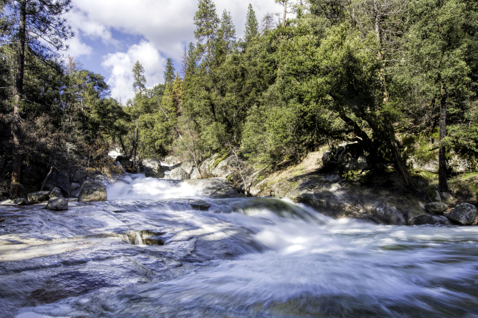 paesaggio, foresta, cascata, acqua, roccia, natura, cielo, nuvole, fiume, California, natura selvaggia, ruscello, Banca, campeggio, foresta pluviale, pesca, riserva naturale, albero, sierranevada, alveo, vegetazione, Rapido, torrente, bioma, corpo d'acqua, vecchia foresta di crescita, giochi d'acqua, pini, sierre, bosco ripariale, Parco statale, nikond500, sierranationalforest, letto del torrente, stevejordan, punahou77, Arroyo, basslake, risorse idriche, affluente, Volontario, tropical and subtropical coniferous forests, riparian zone, valdivian temperate rain forest, fluvial landforms of streams