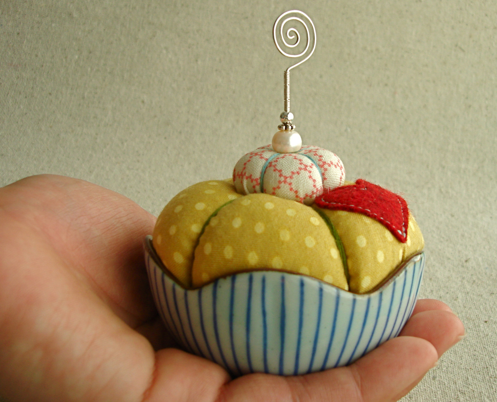 Červené, žlutý, keramický, srdce, šití, miska, puntíky, dar, jehelníček, přehoz, Crafting, Valentýn, doplněk, Sterlingsilver, Sladkovodní