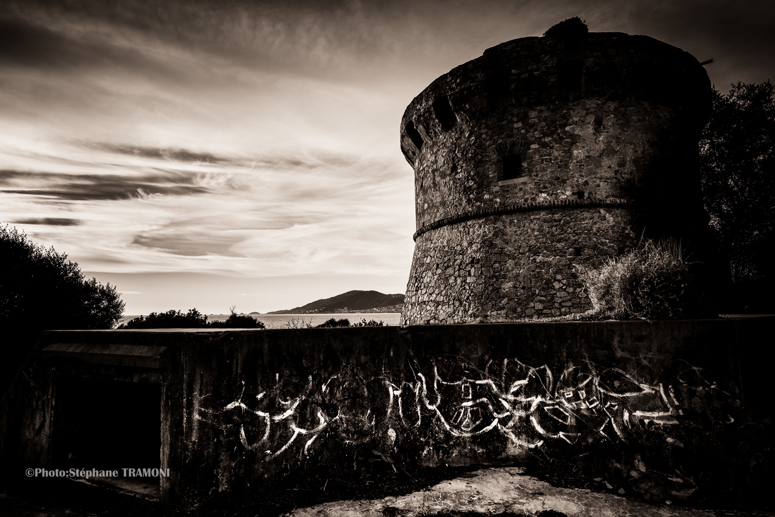 krajina, černobílý, budova, nebe, fotografování, večer, věž, dějiny, atmosféra, Nikon, Francie, Korsika, Capitello, Černý a bílý, mrak, strom, tělesné, francia, prohlídka, tma, corse, Porticcio, noiretblanc, torre, blancoynegro, biancoenero, tagy, nikond600, Černý a bílý, monochromatické fotografování, meteorologický jev, zátiší fotografování, Corcega, Nikon1835, Tourdecapitello, Torredecapitello, Towerofcapitello, stock photography