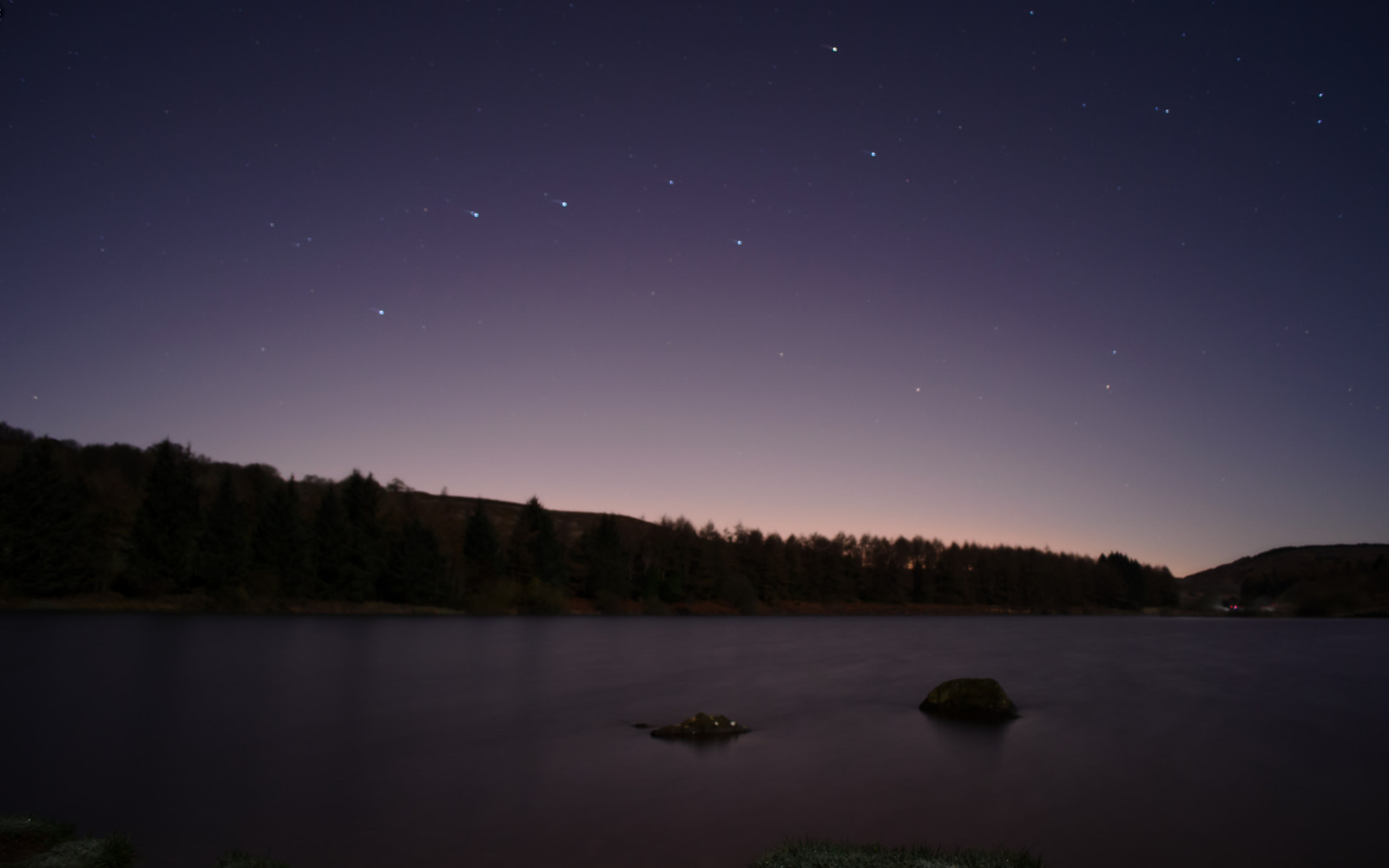 stromy, noc, jezero, voda, odraz, nebe, hvězdy, Anglie, večer, řeka, měsíční svit, atmosféra, Nikon, soumrak, jitřenka, Spojené království, Yorkshire, zkoumání, Soumrak, badatel, longexposure, expozice, strom, bluehour, flickr, svítání, prozkoumat, divoký, prozkoumal, oblohy, les, nightphotography, hvězda, temná obloha, astrophotography, greatbritain, D5100, obrázek dne, nebe, zálesí, severovýchod, jezero, nikond5100, Severní Yorkshire, kitlens, 30secondexposure, manualexposure, elements12, atmosférický jev, astronomický objekt, riverscape